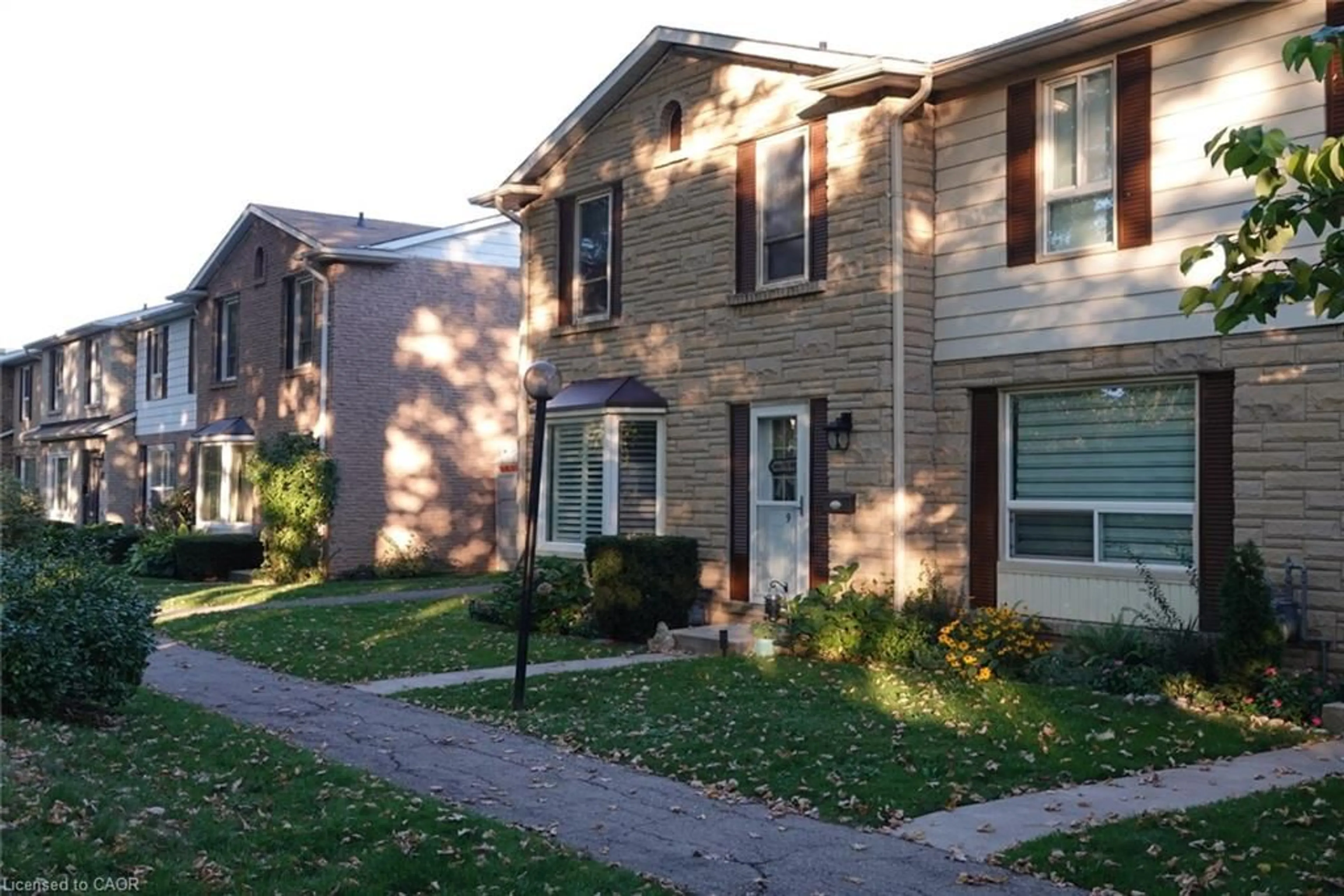 Unknown for 5475 Lakeshore Rd #9, Burlington Ontario L7L 1E1