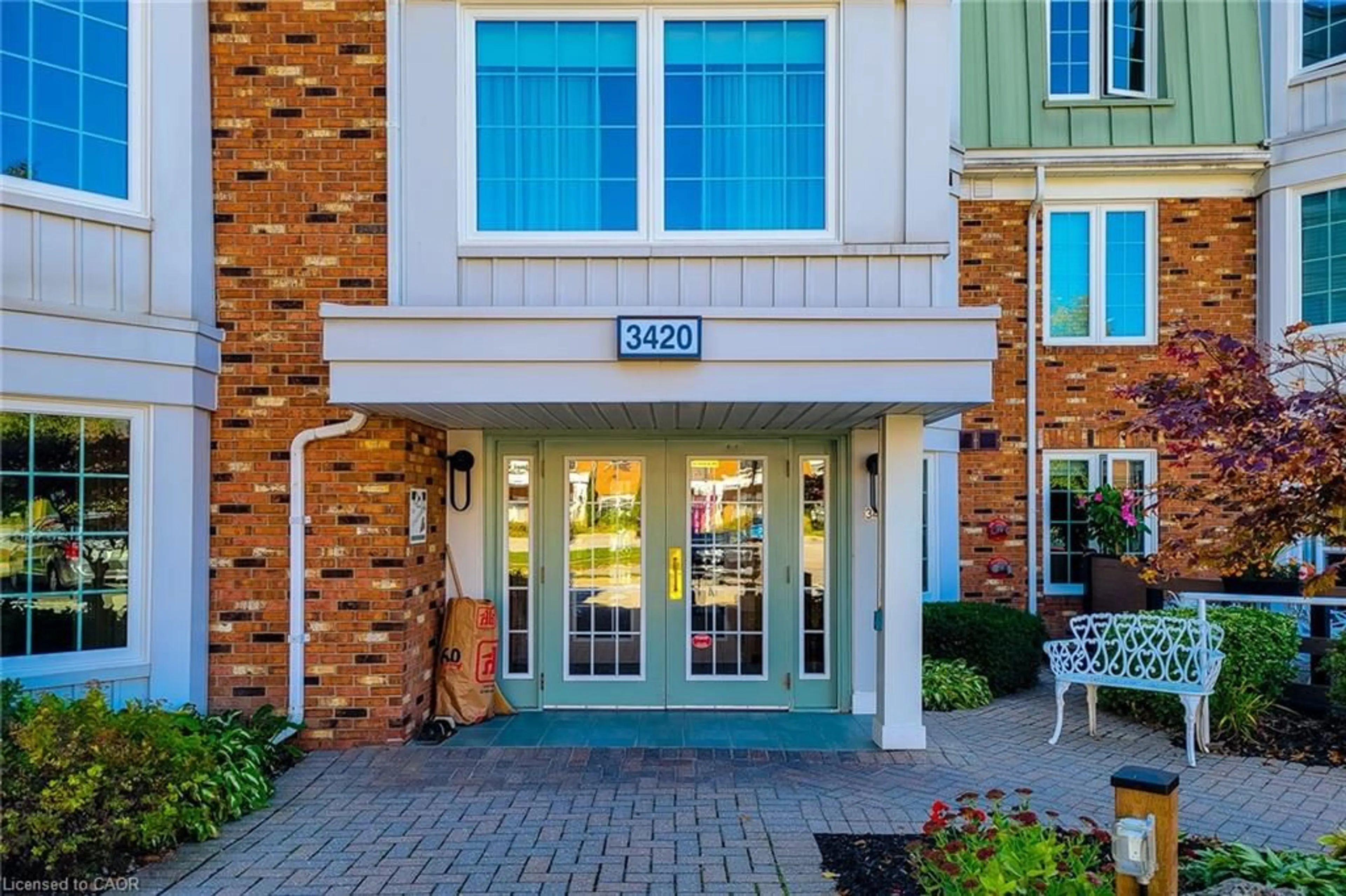 Indoor foyer for 3420 Frederick Ave #221, Vineland Ontario L0R 2C0