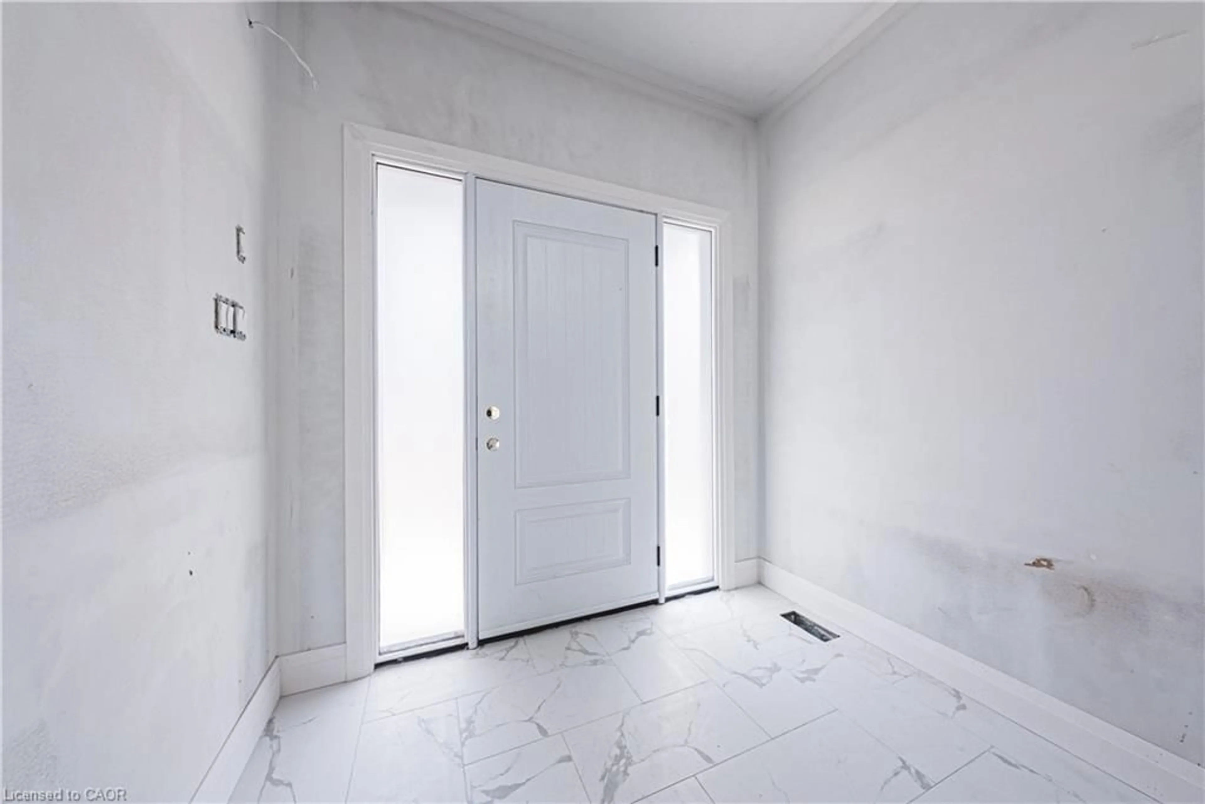 Indoor entryway for 39 Norwich Rd, Stoney Creek Ontario L8E 1Z7