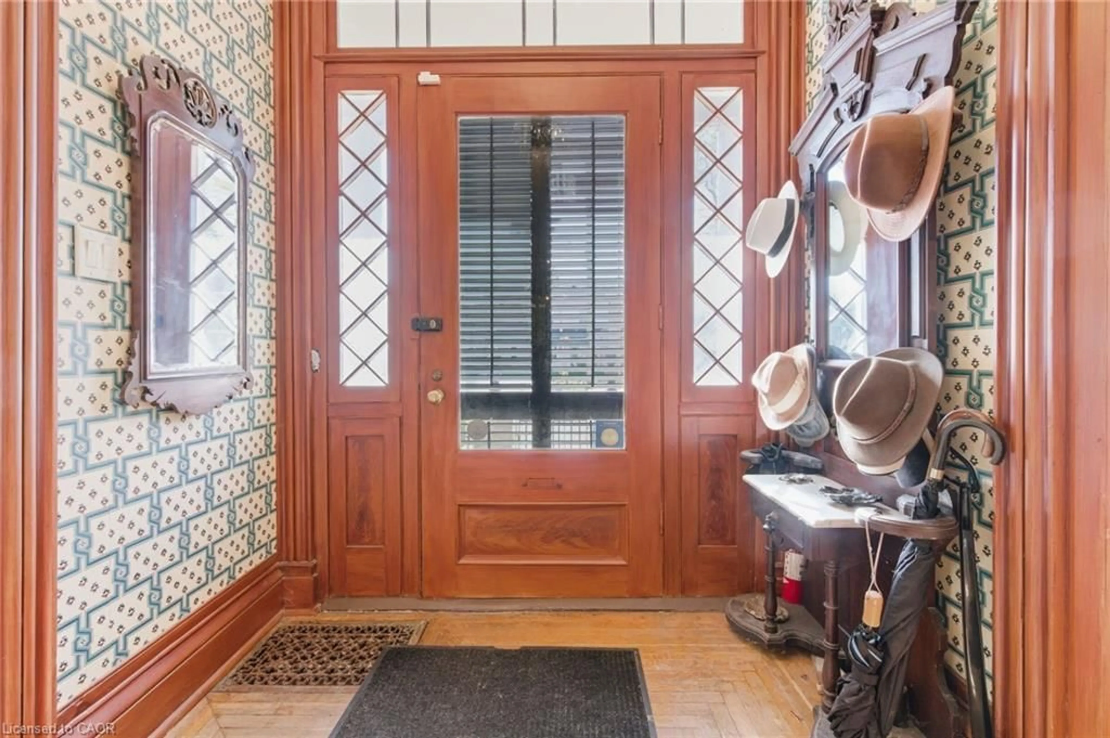 Indoor entryway for 52 Grand River St, Paris Ontario N3L 2B4