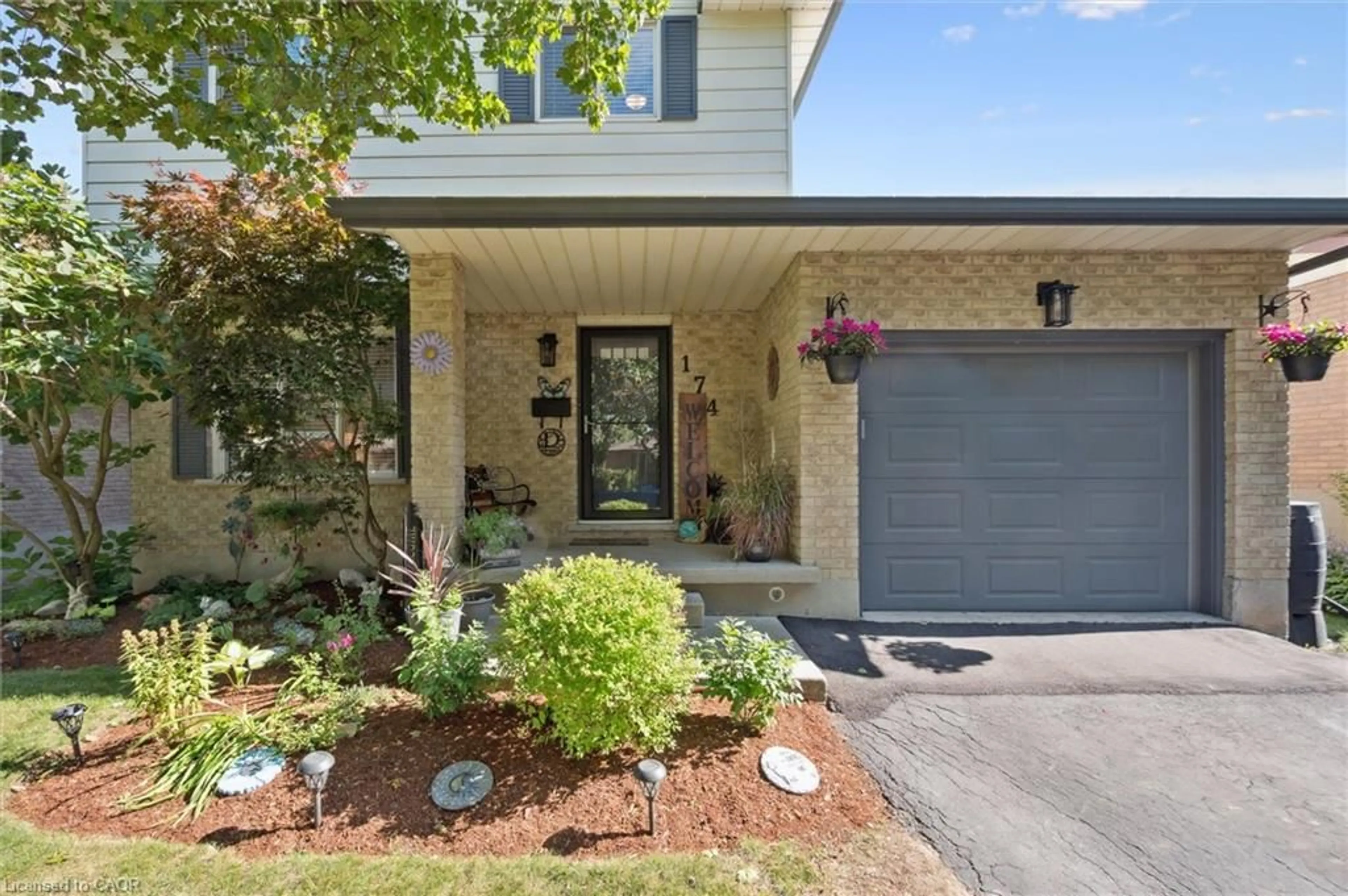 Home with brick exterior material, street for 174 Sunpoint Cres, Waterloo Ontario N2V 1T7