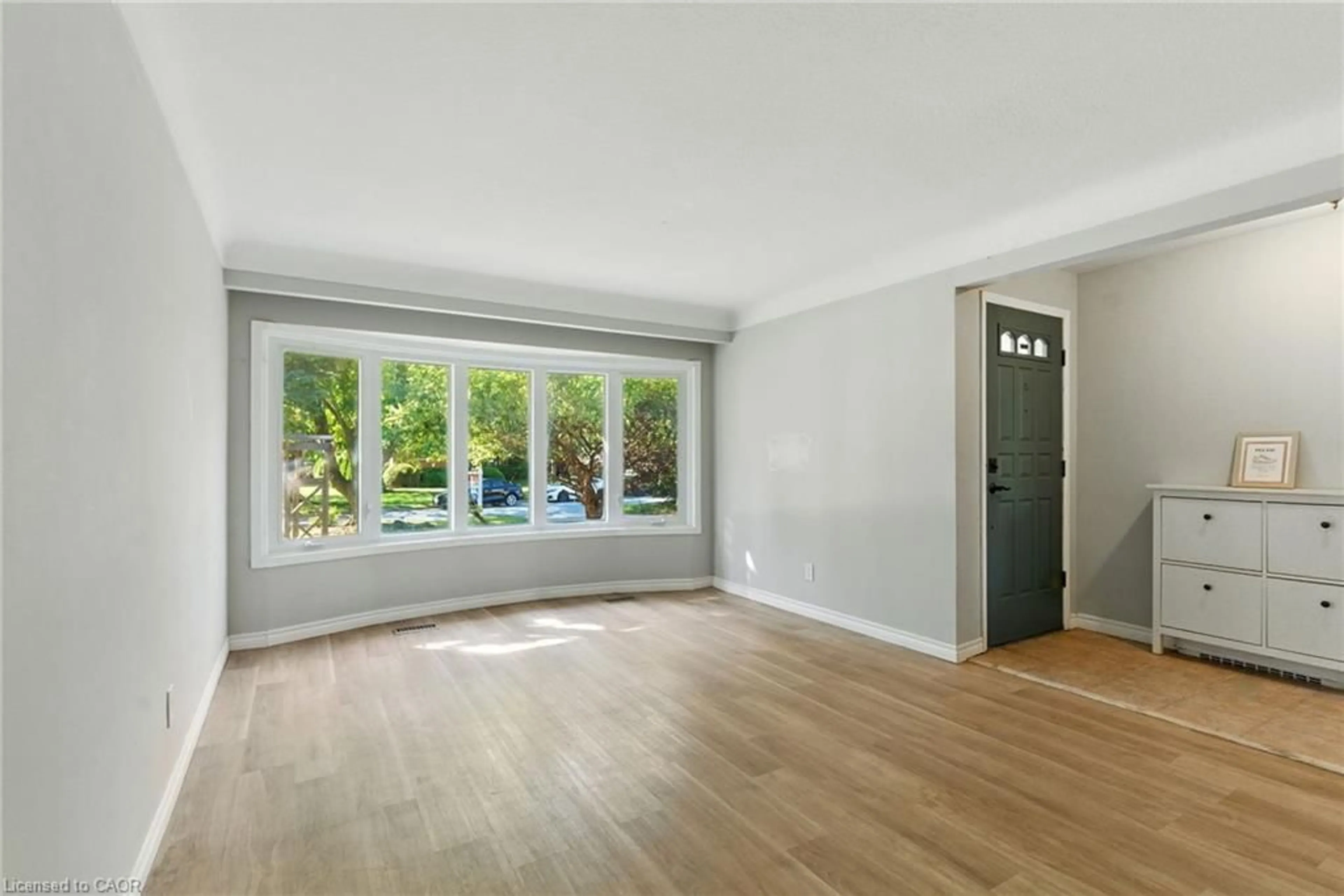 A pic of a room for 5 Windermere Rd, St. Catharines Ontario L2T 3W1