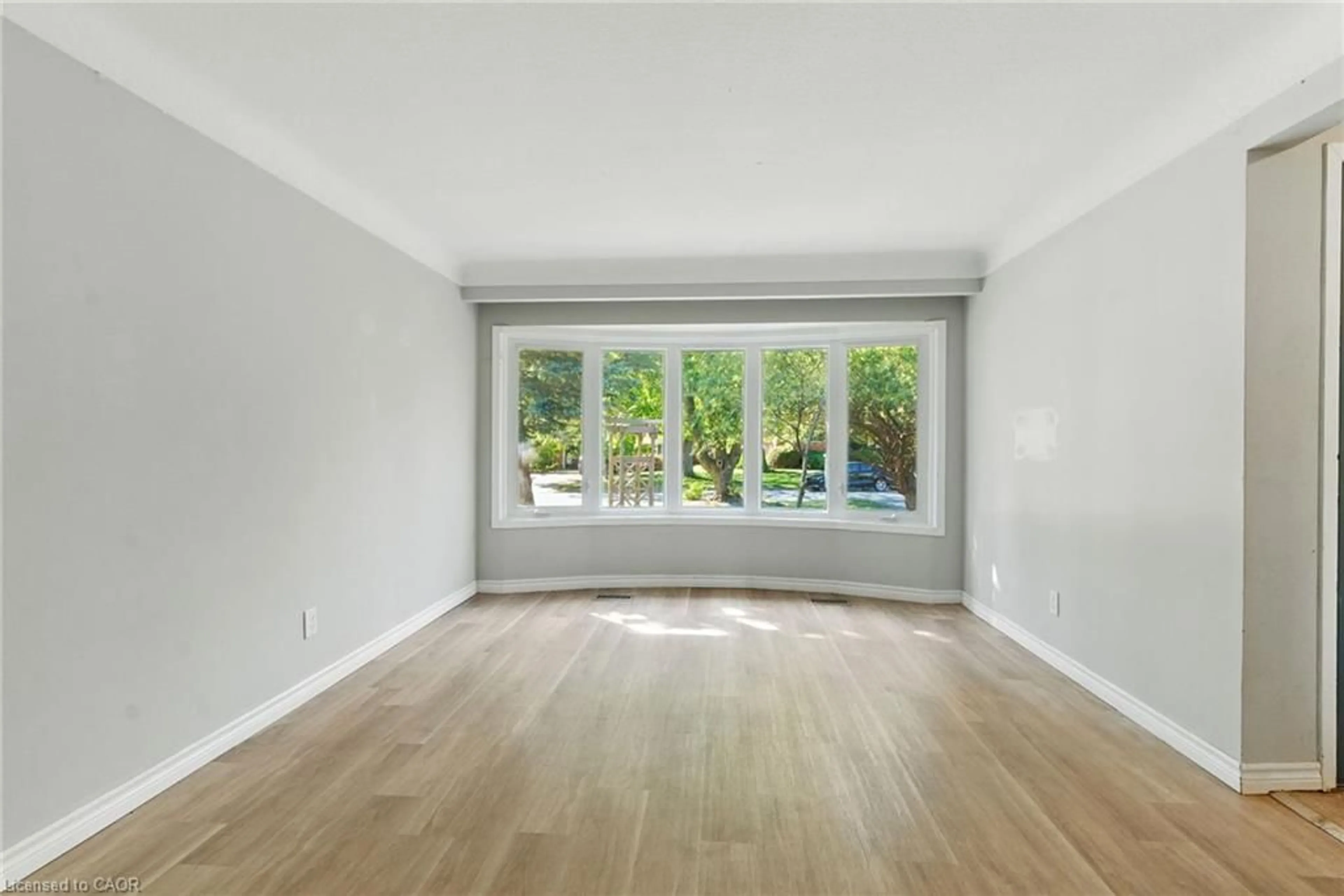 A pic of a room for 5 Windermere Rd, St. Catharines Ontario L2T 3W1