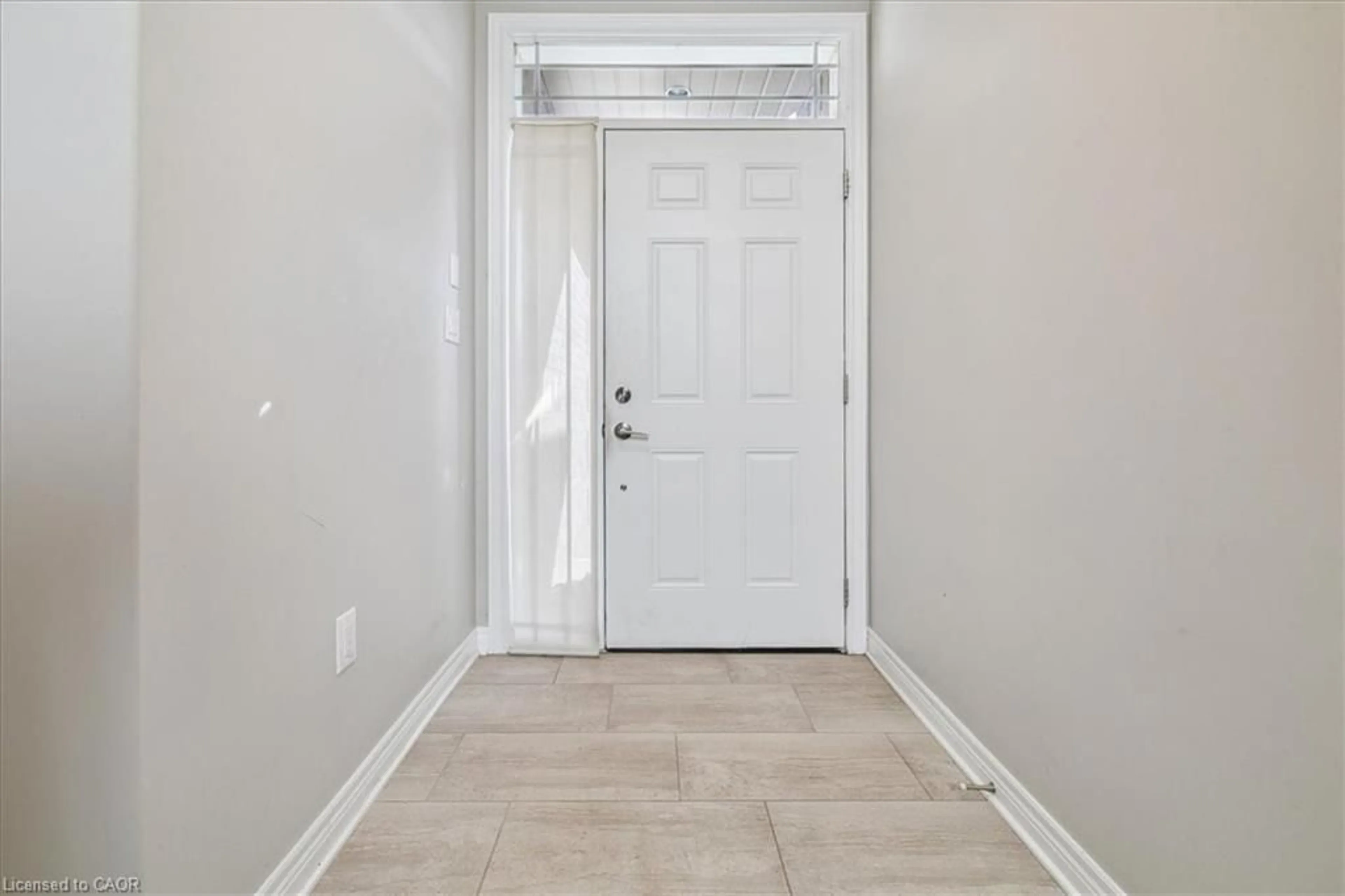Indoor entryway for 6991 Optimist Lane, Niagara Falls Ontario L2E 0B1