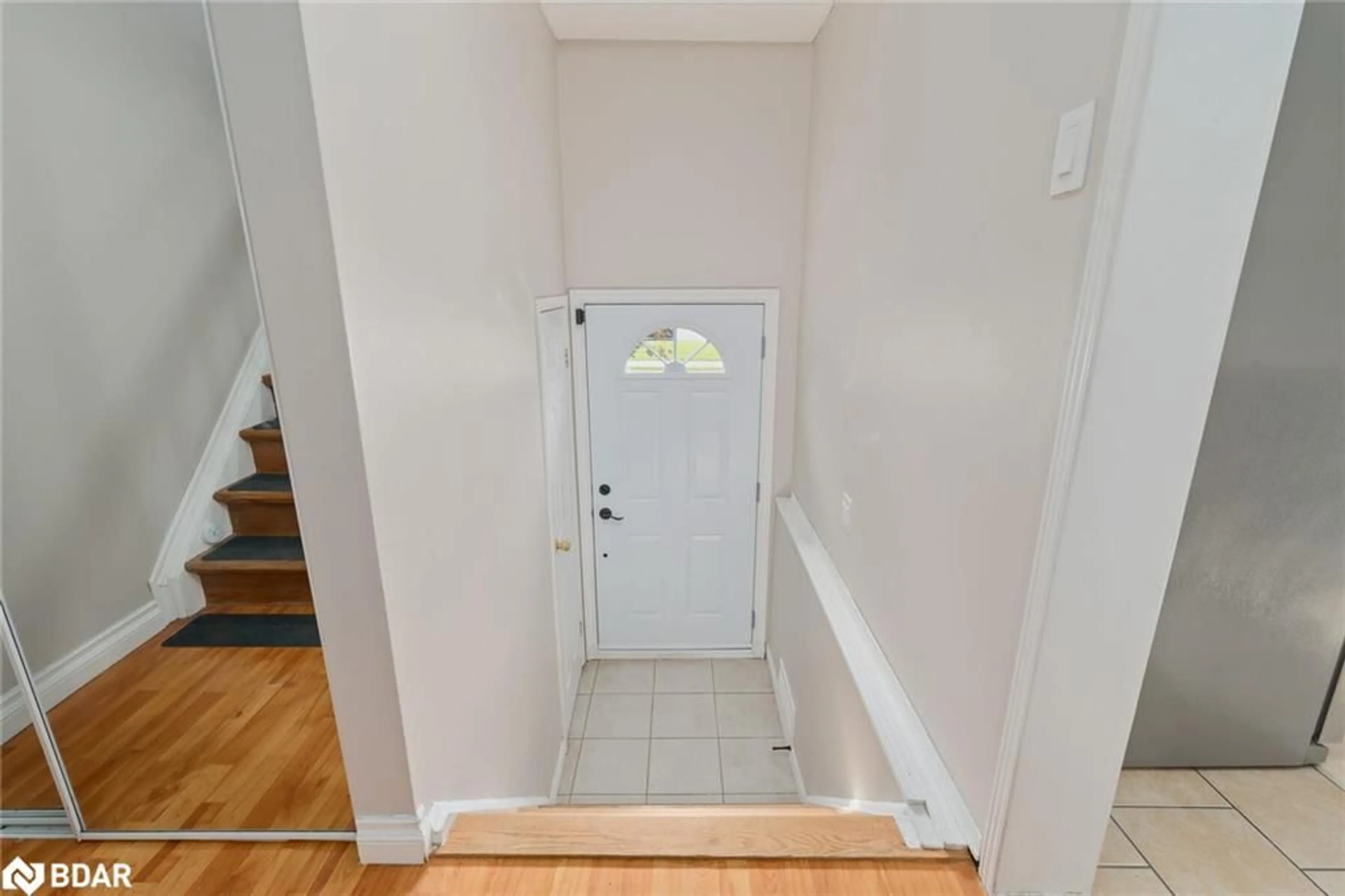 Indoor entryway for 2 Moregate Crt, Brampton Ontario L6S 3K9