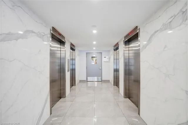 10 Edgecliff Golfway #206, North York 3