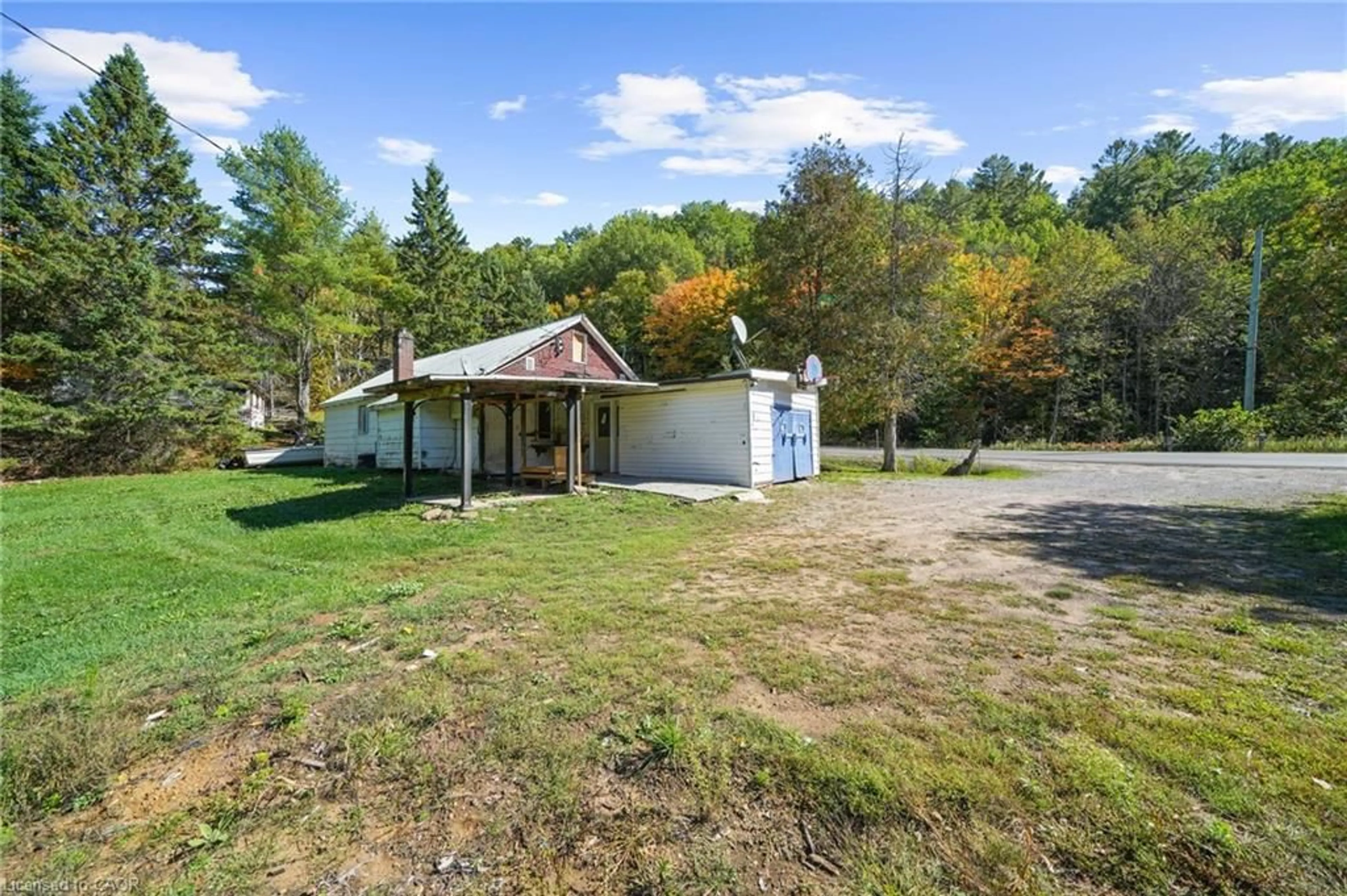 A pic from outside/outdoor area/front of a property/back of a property/a pic from drone, unknown for 1093 South Lake Rd, Haliburton Ontario K0M 2K0