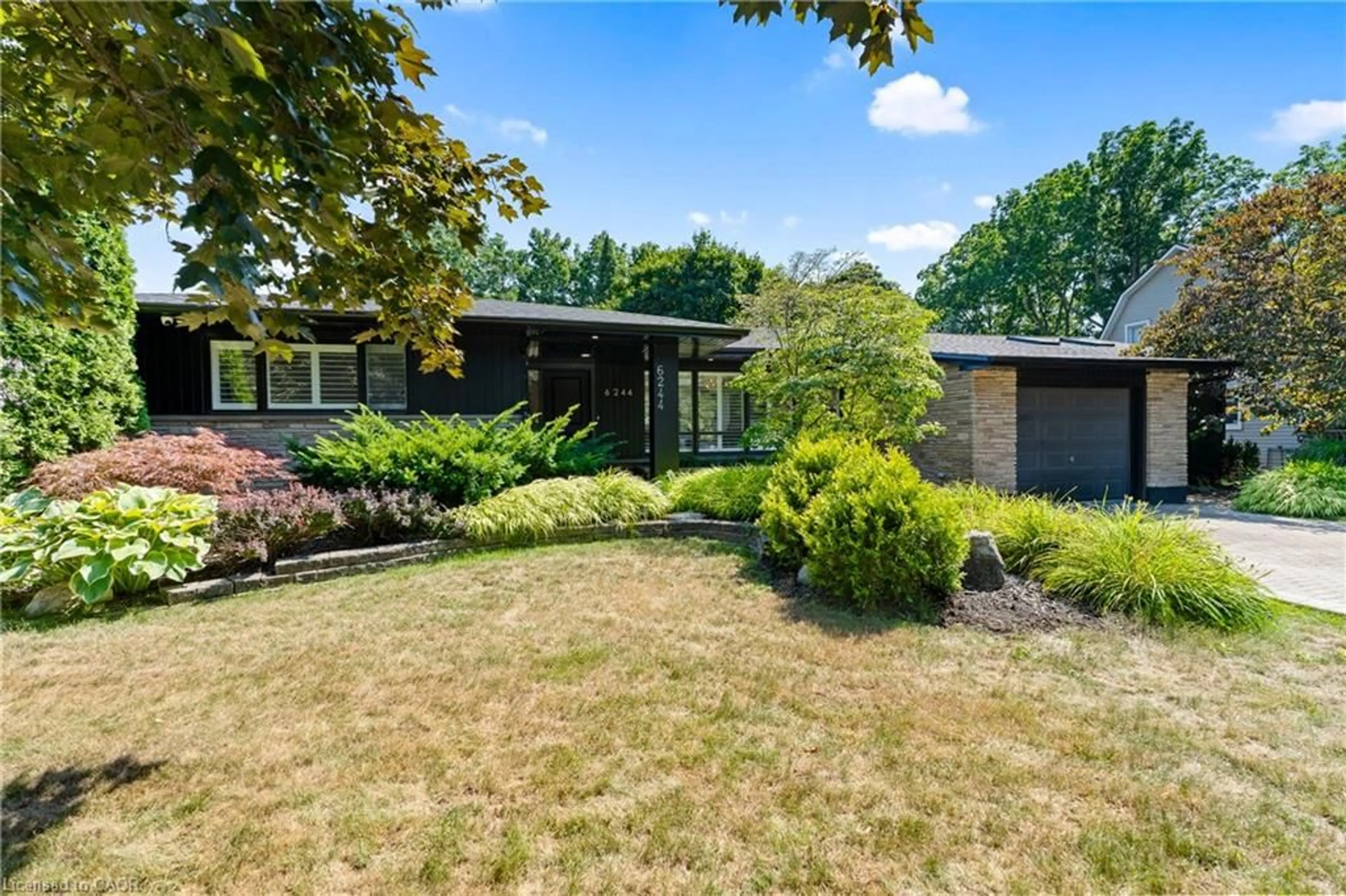 Home with brick exterior material, street for 6244 Russell St, Niagara Falls Ontario L2J 1P1