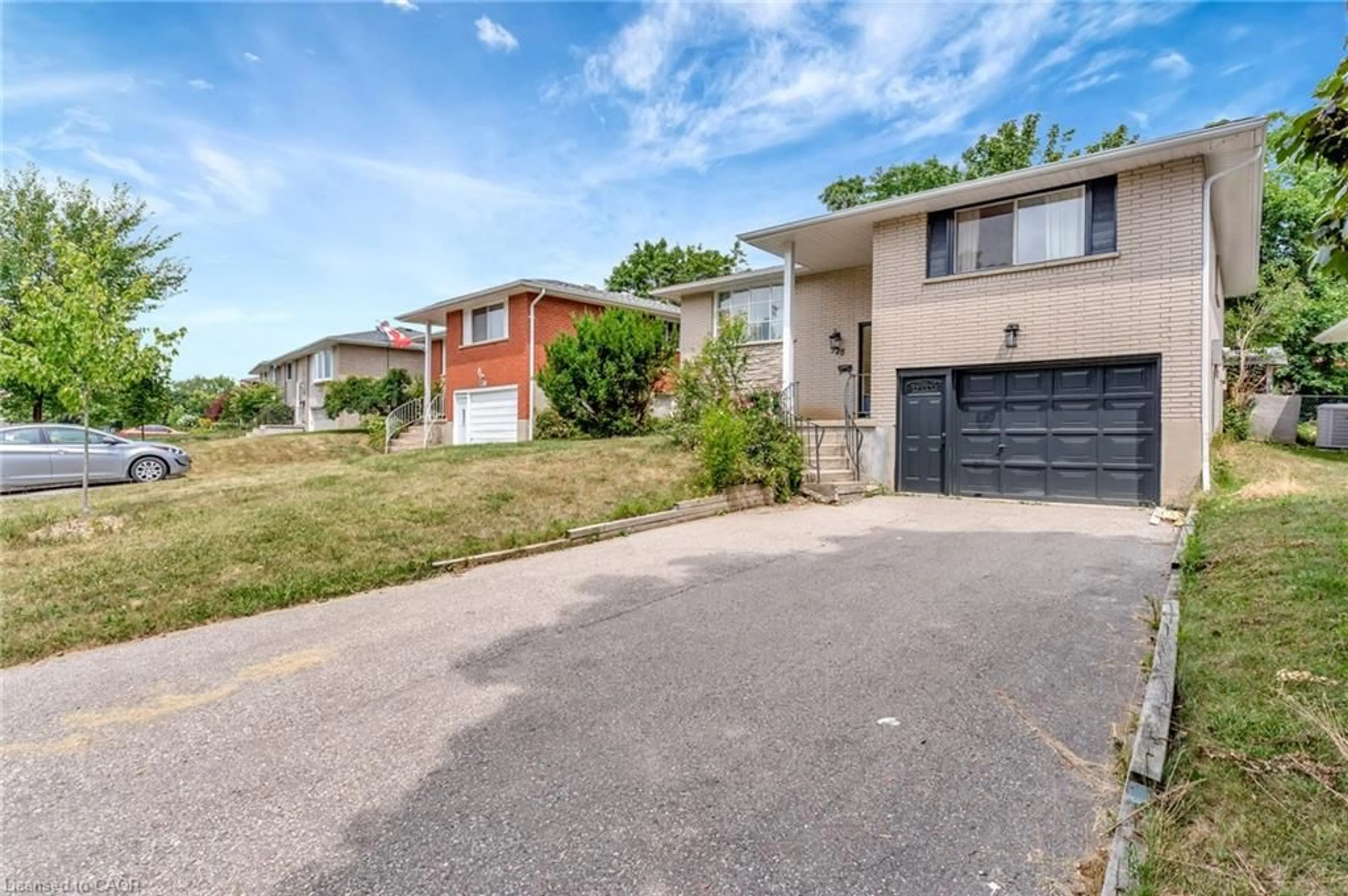 A pic from outside/outdoor area/front of a property/back of a property/a pic from drone, street for 528 Havelock Dr, Waterloo Ontario N2L 4N7