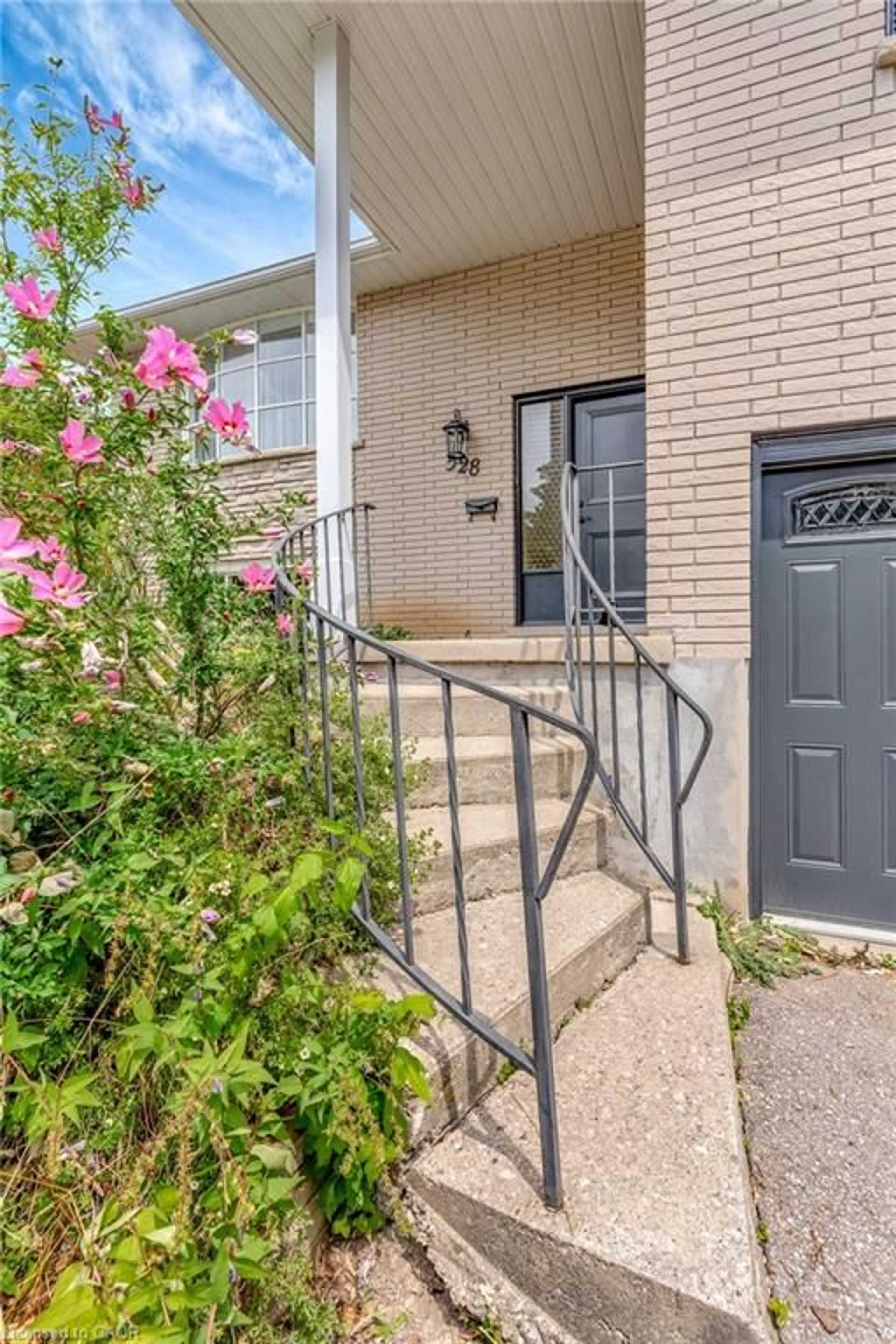 Unknown for 528 Havelock Dr, Waterloo Ontario N2L 4N7