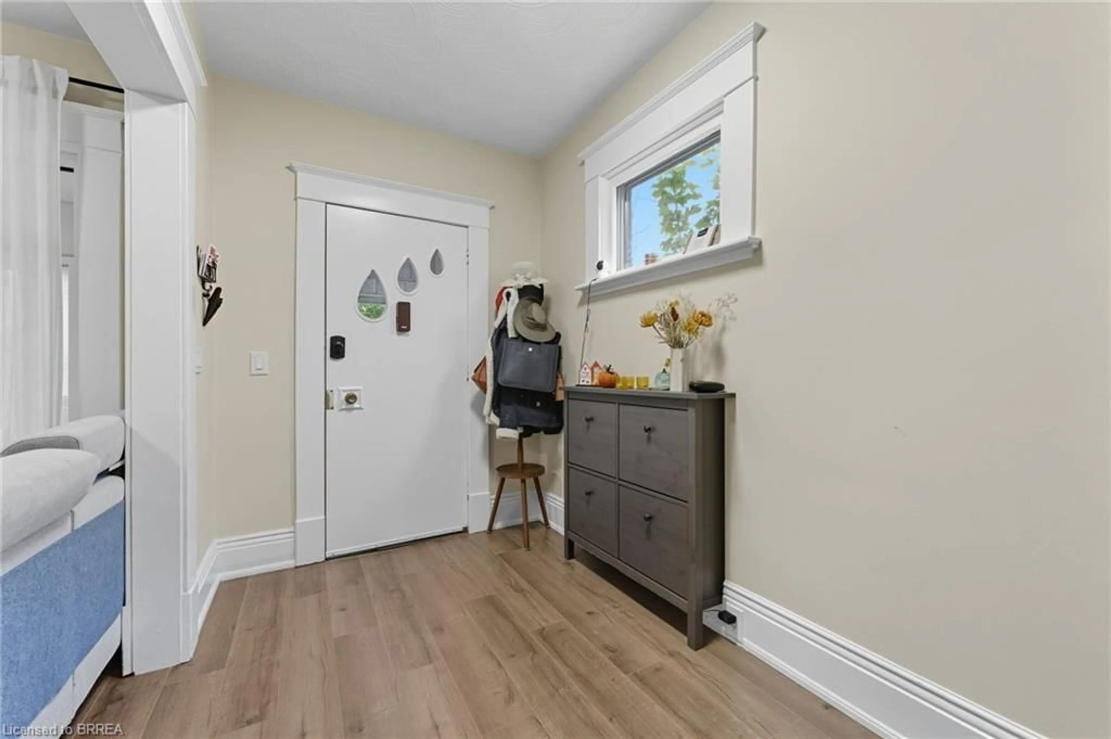 Indoor entryway for 232 Brock St, Brantford Ontario N3S 5X2