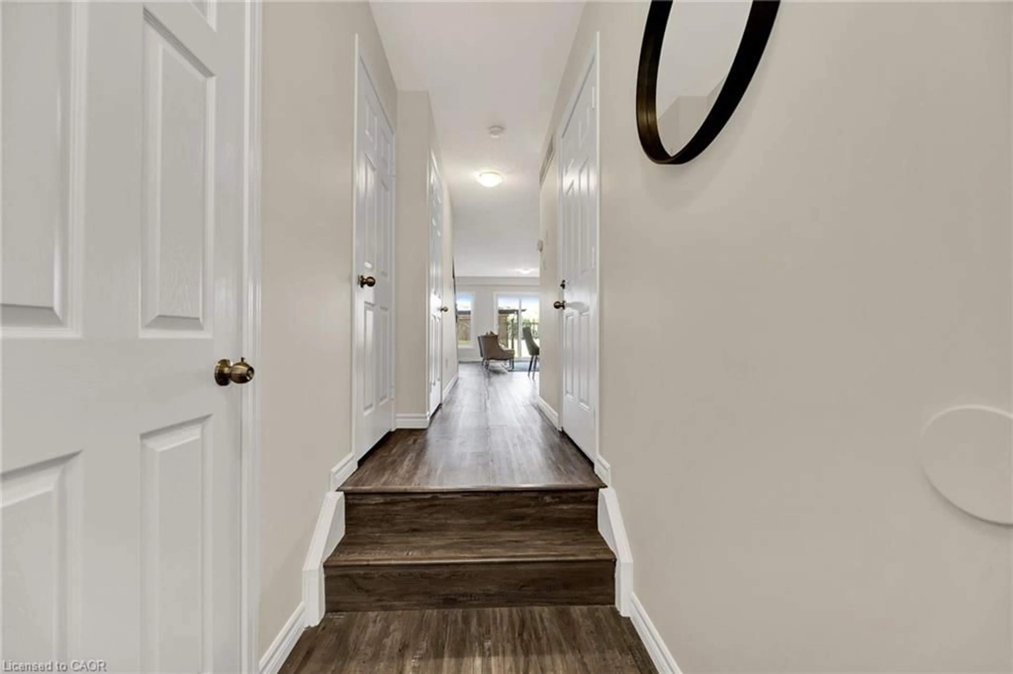 Indoor entryway for 252 Countrystone Cres, Kitchener Ontario N2N 3S2