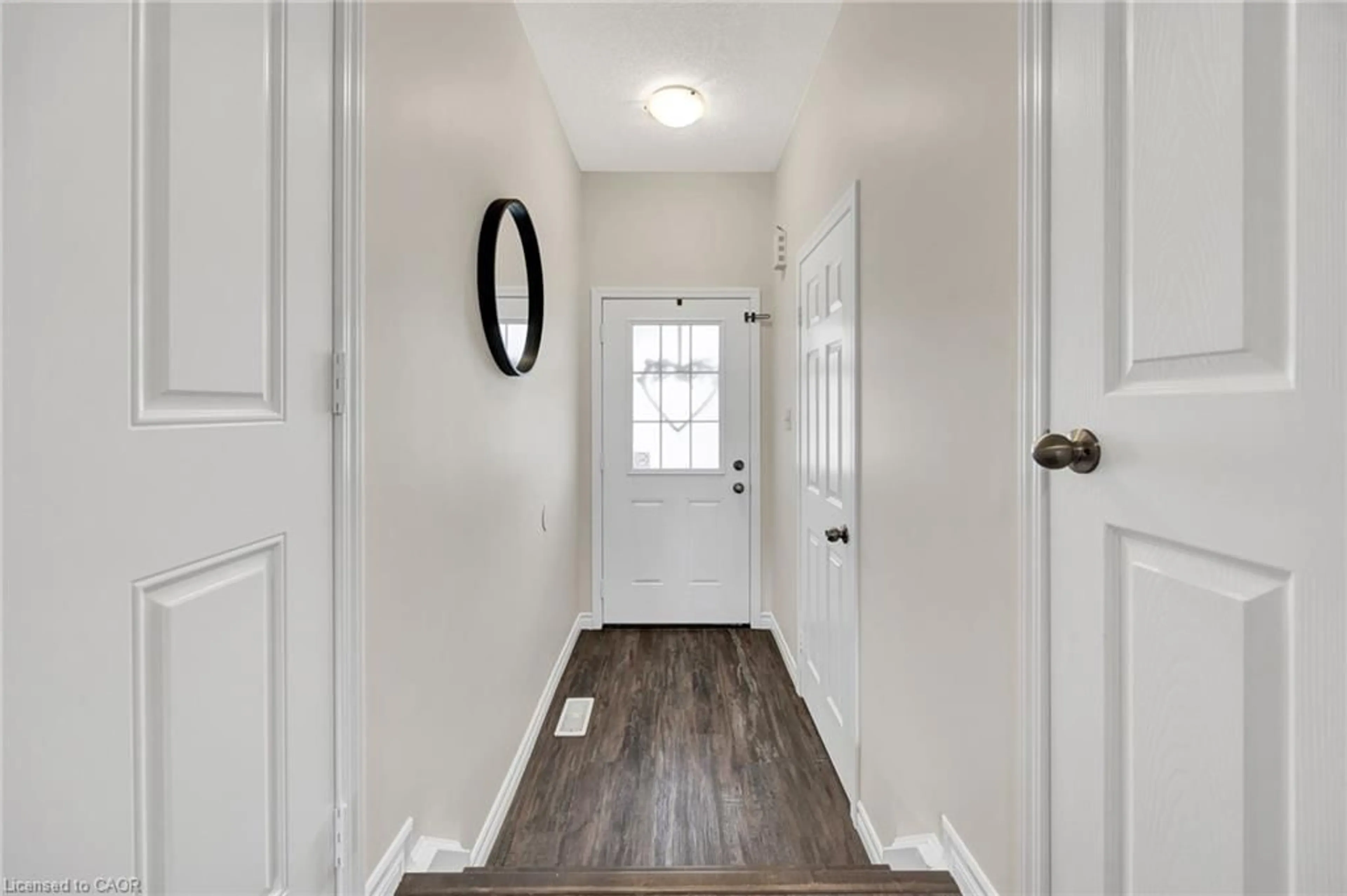 Indoor entryway for 252 Countrystone Cres, Kitchener Ontario N2N 3S2