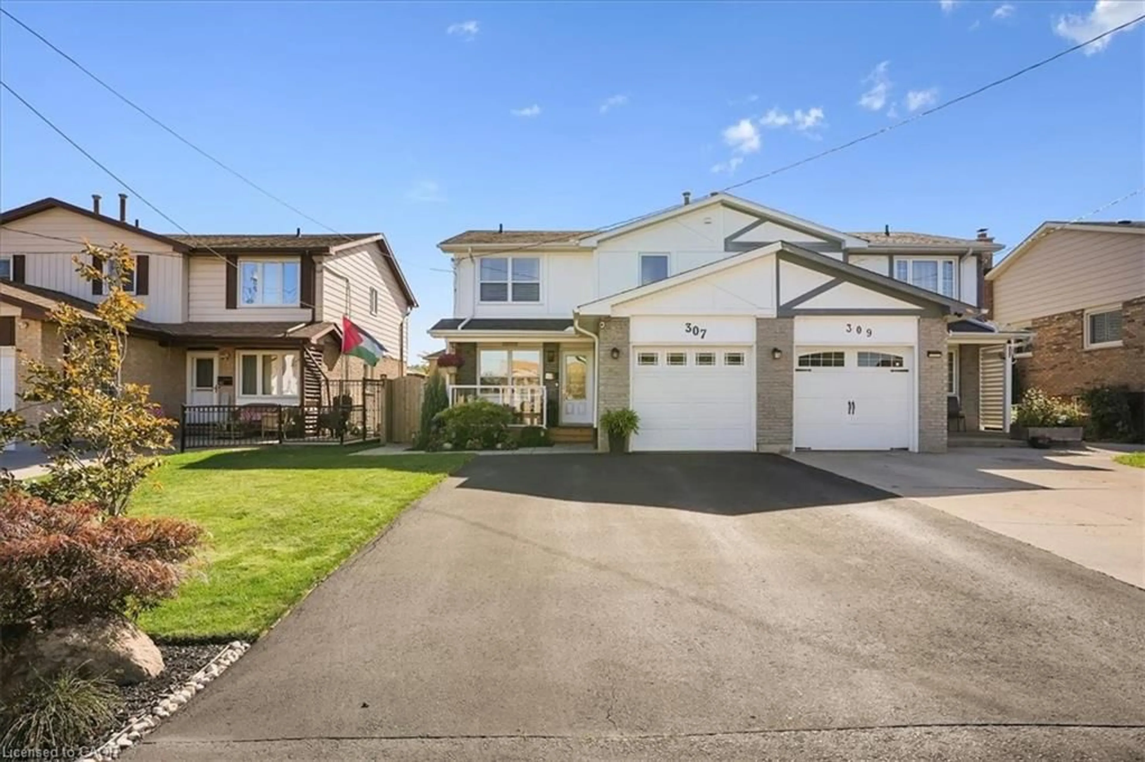 Home with vinyl exterior material, street for 307 Highridge Ave, Hamilton Ontario L8E 3W1