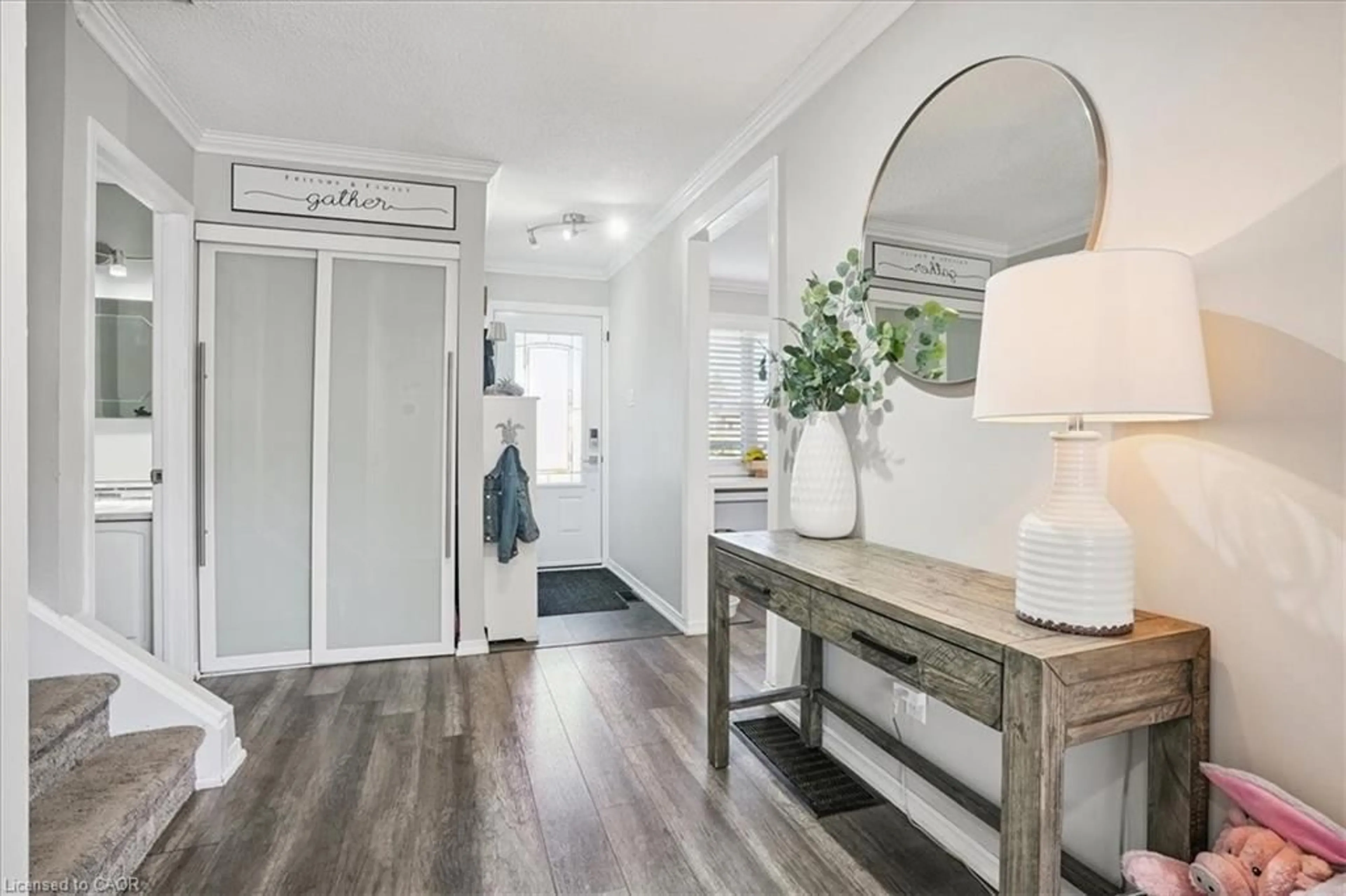 Indoor entryway for 307 Highridge Ave, Hamilton Ontario L8E 3W1