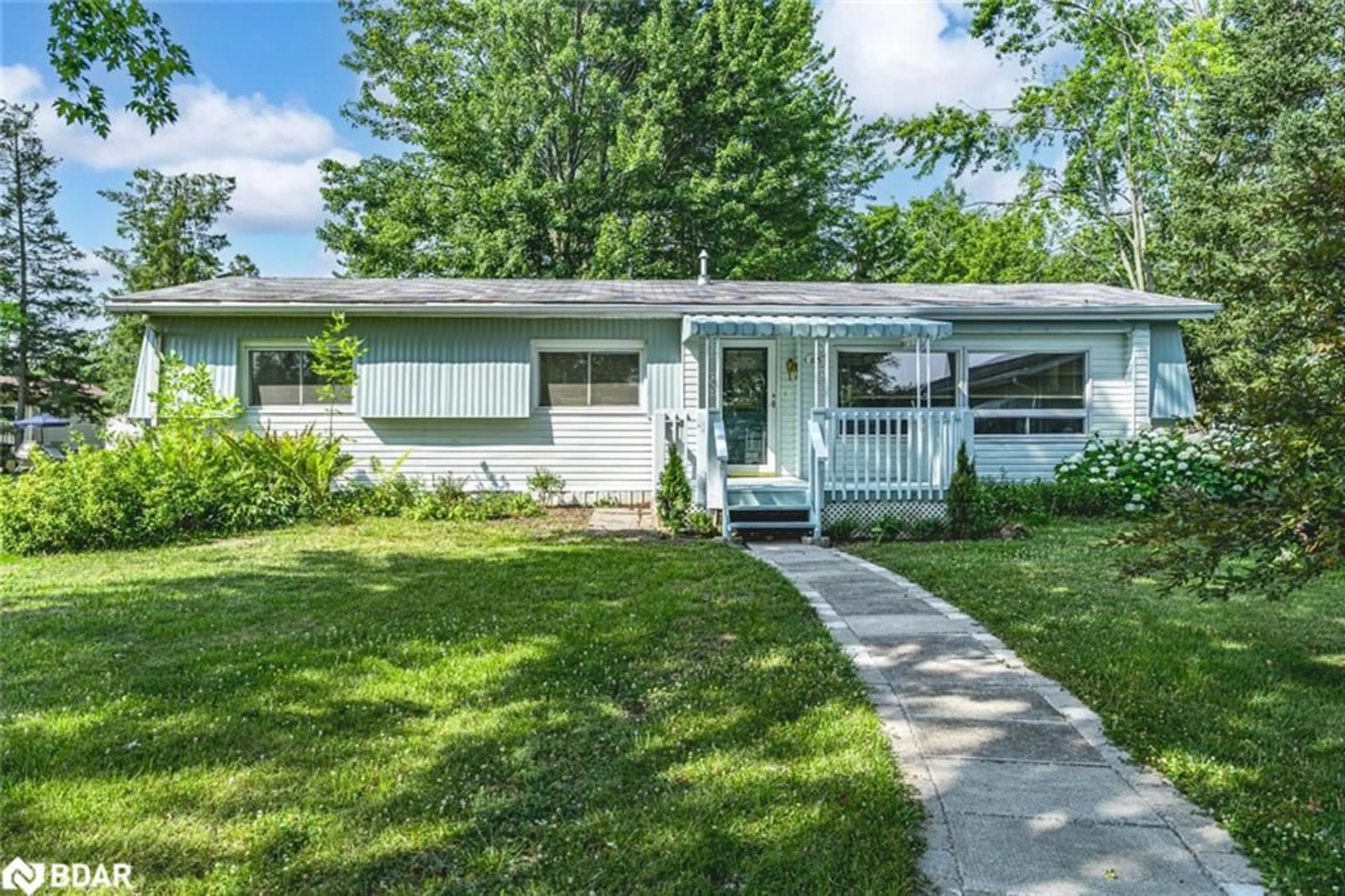 Home with vinyl exterior material, street for 85 Hawthorne Dr, Innisfil Ontario L9S 1N5