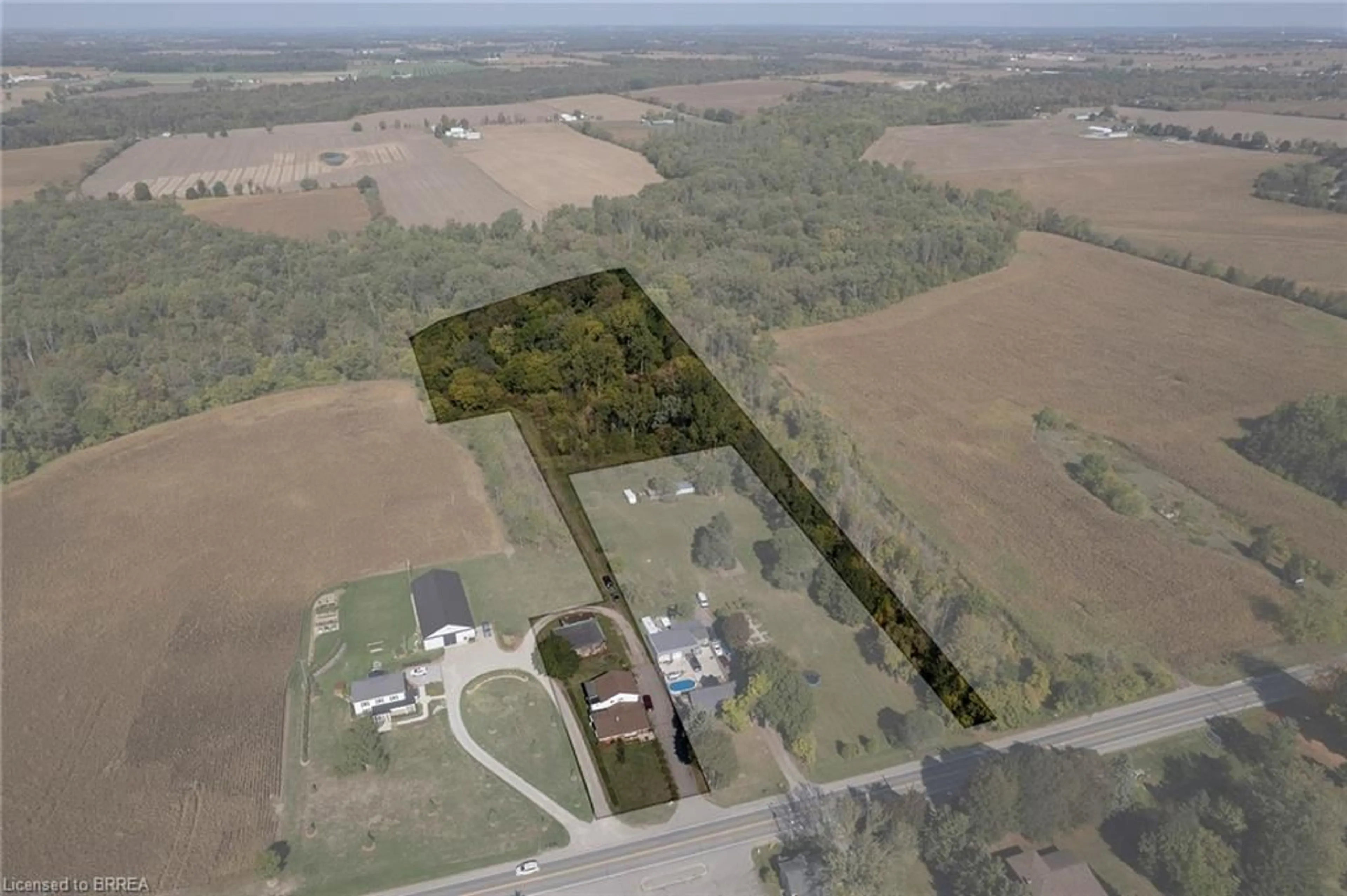 A pic from outside/outdoor area/front of a property/back of a property/a pic from drone, unknown for 206 King St, Burford Ontario N0E 1A0