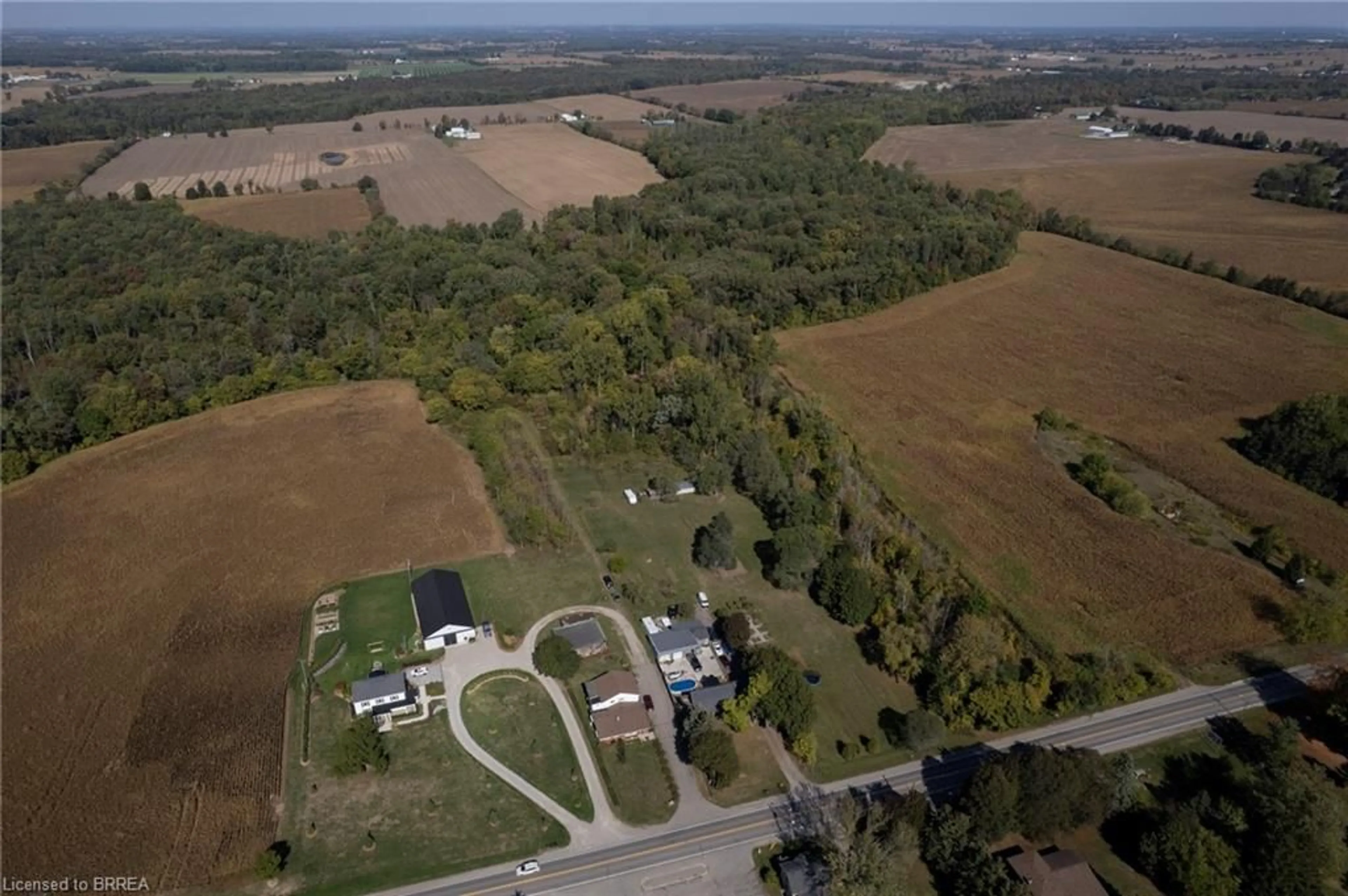 A pic from outside/outdoor area/front of a property/back of a property/a pic from drone, unknown for 206 King St, Burford Ontario N0E 1A0
