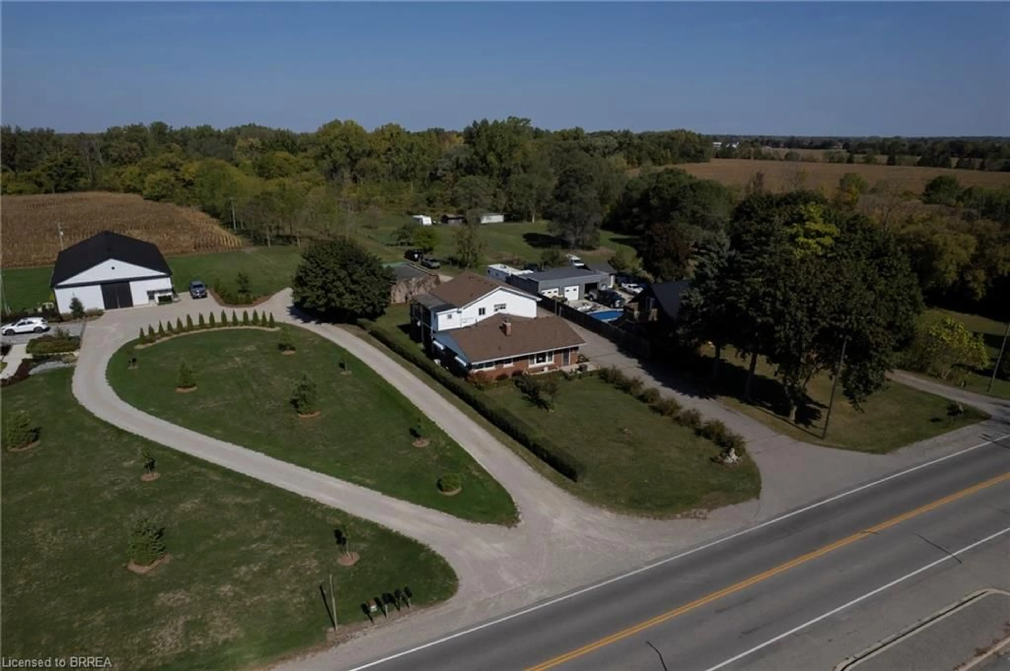 A pic from outside/outdoor area/front of a property/back of a property/a pic from drone, street for 206 King St, Burford Ontario N0E 1A0