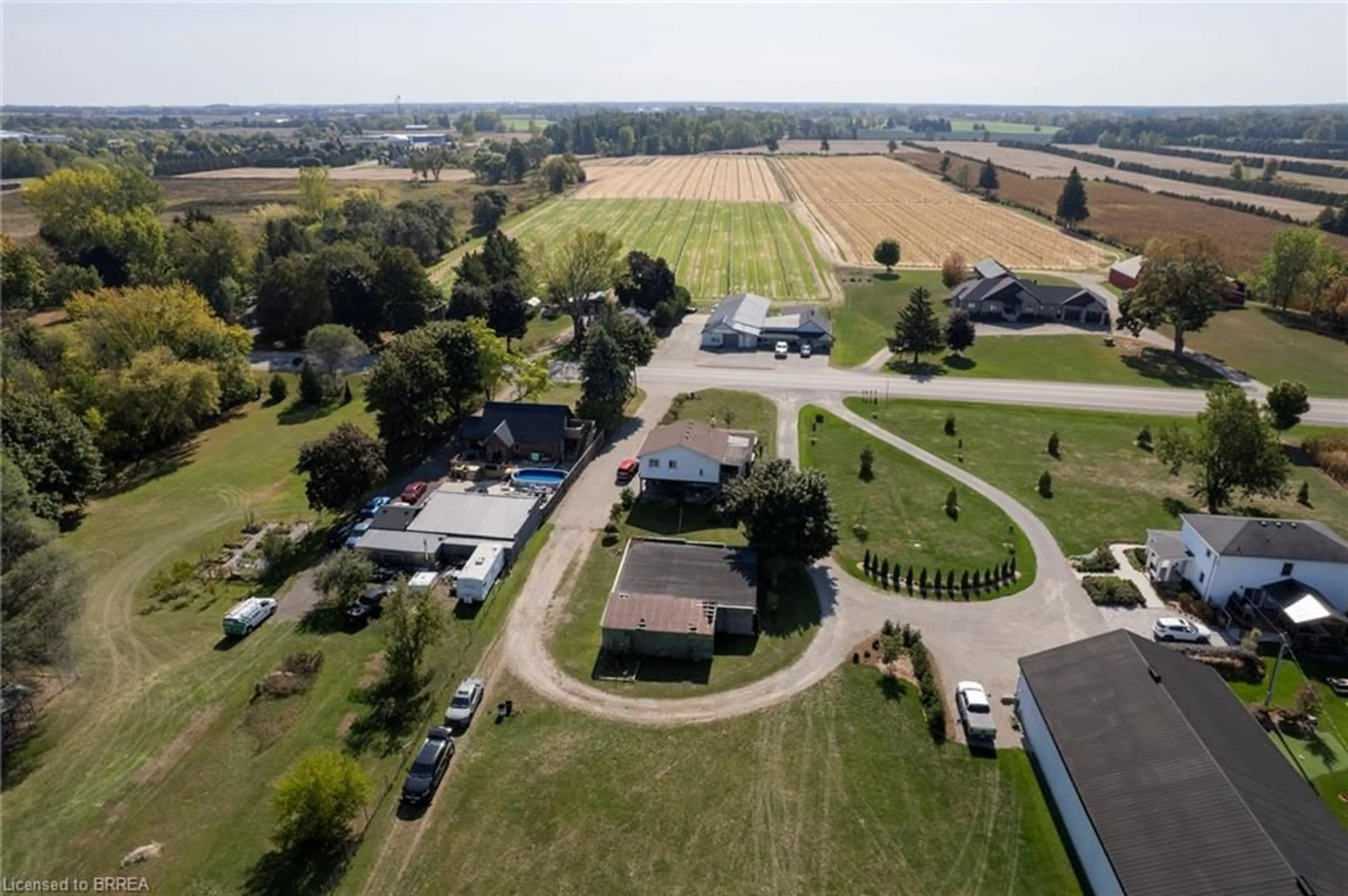 A pic from outside/outdoor area/front of a property/back of a property/a pic from drone, street for 206 King St, Burford Ontario N0E 1A0