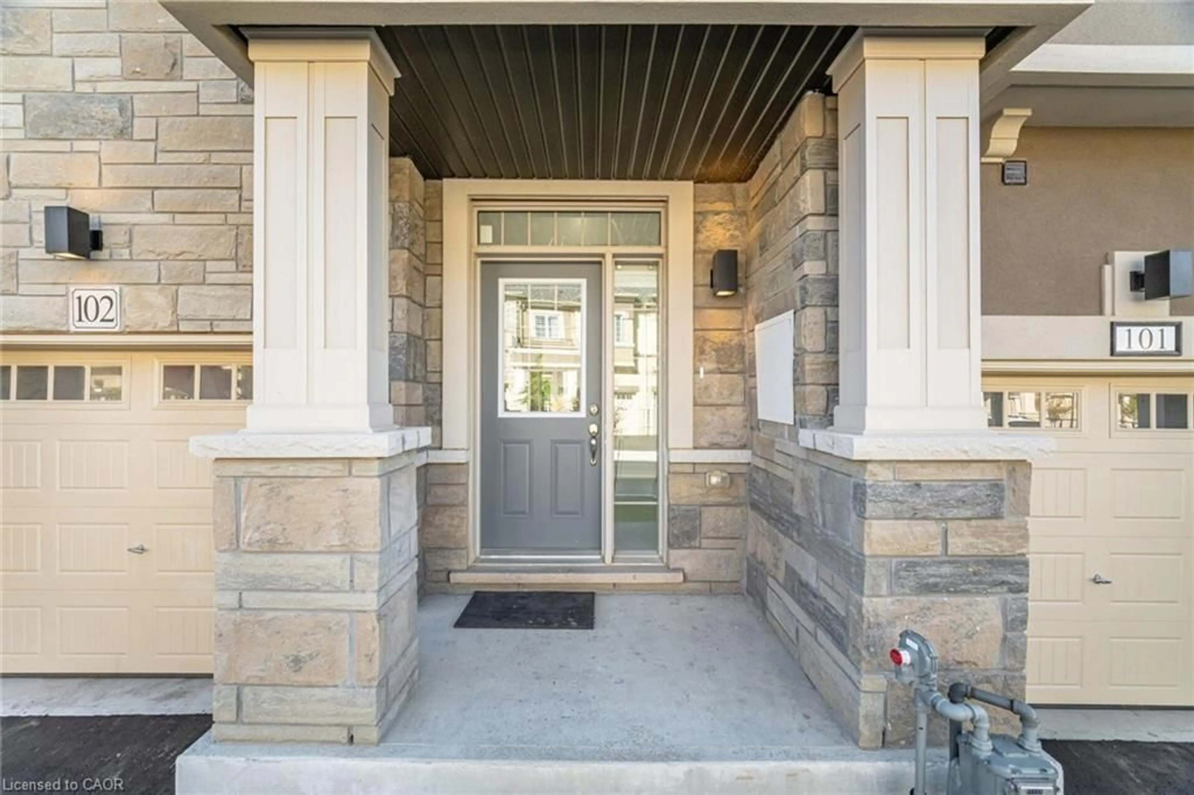 Indoor entryway for 305 Garner Rd, Hamilton Ontario L9G 5E6