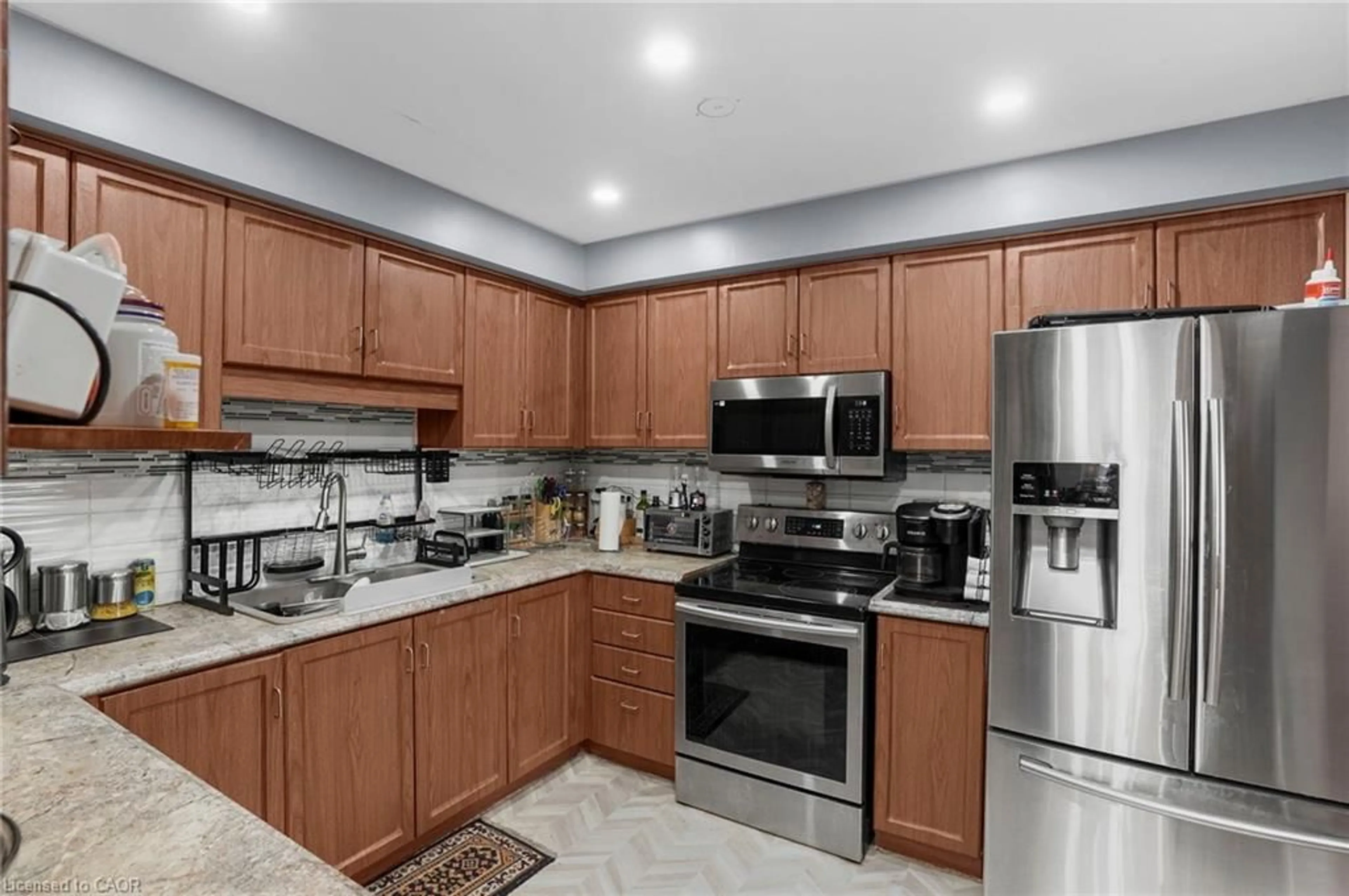 Standard kitchen, ceramic/tile floor for 488 Jerseyville Rd, Ancaster Ontario L9G 3L5