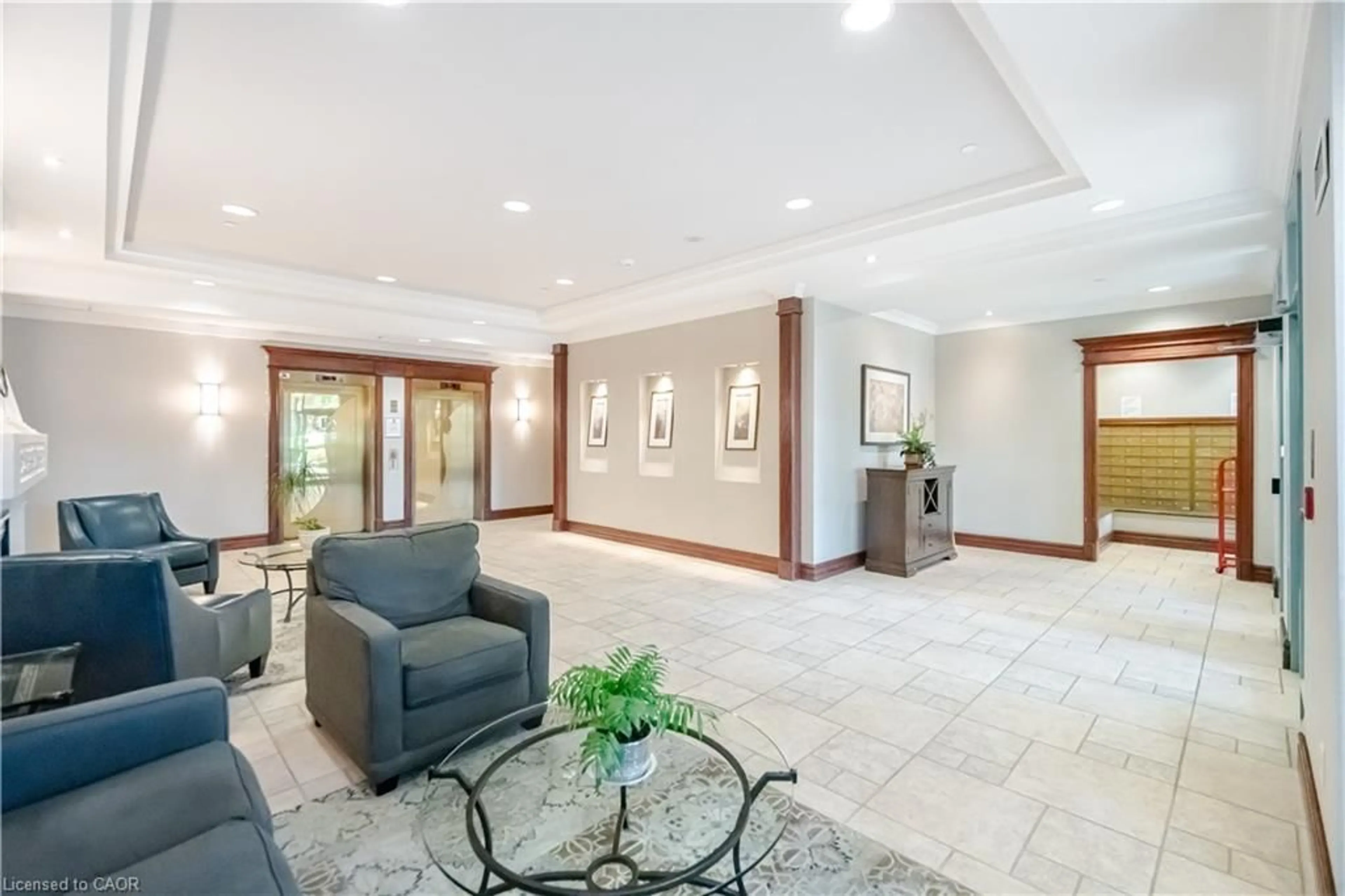 Lobby for 306-2545 Erin Centre Blvd, Mississauga Ontario L5M 6Z9