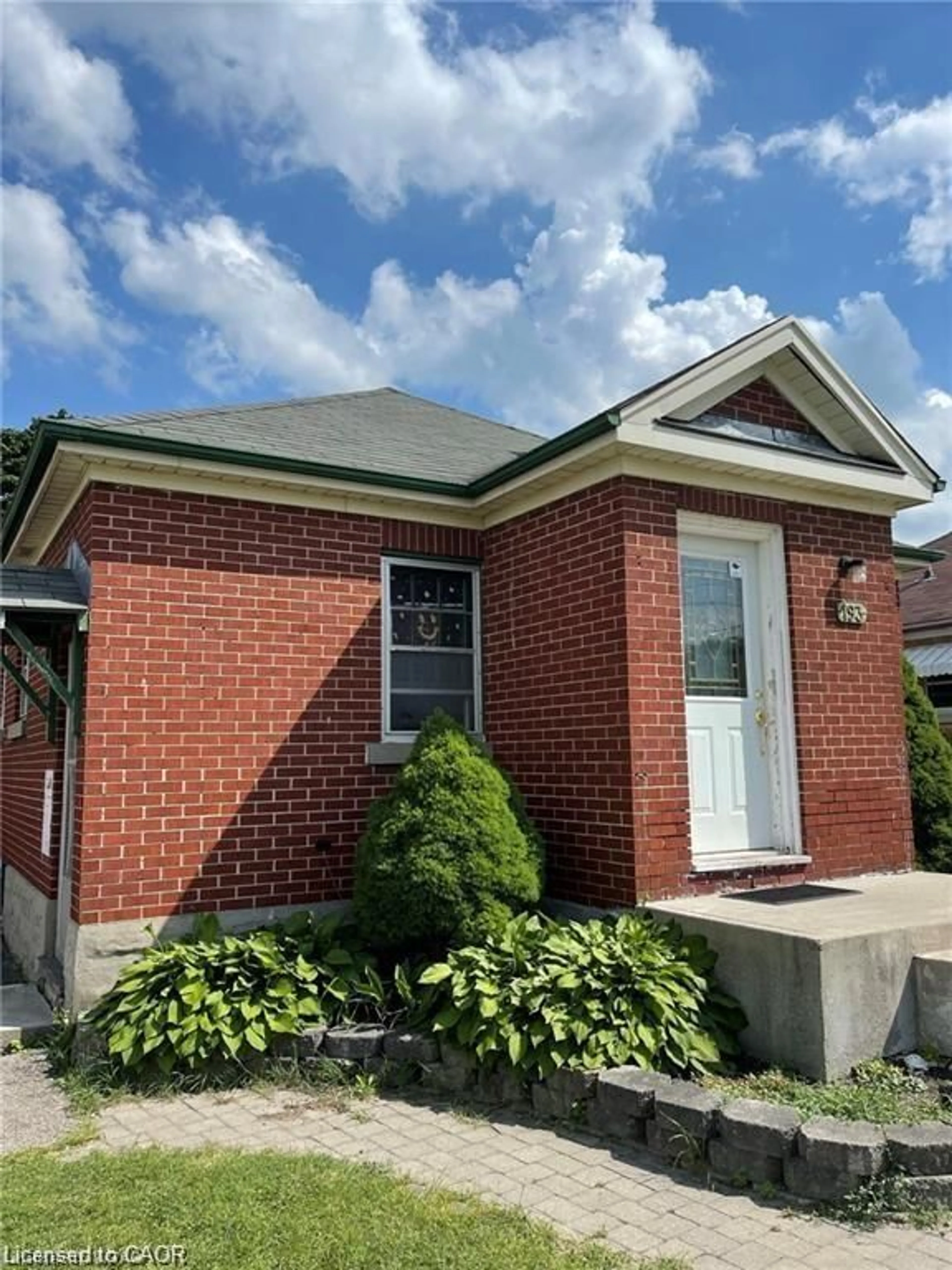 Home with brick exterior material, building for 193 Ottawa St, Kitchener Ontario N2G 3T3