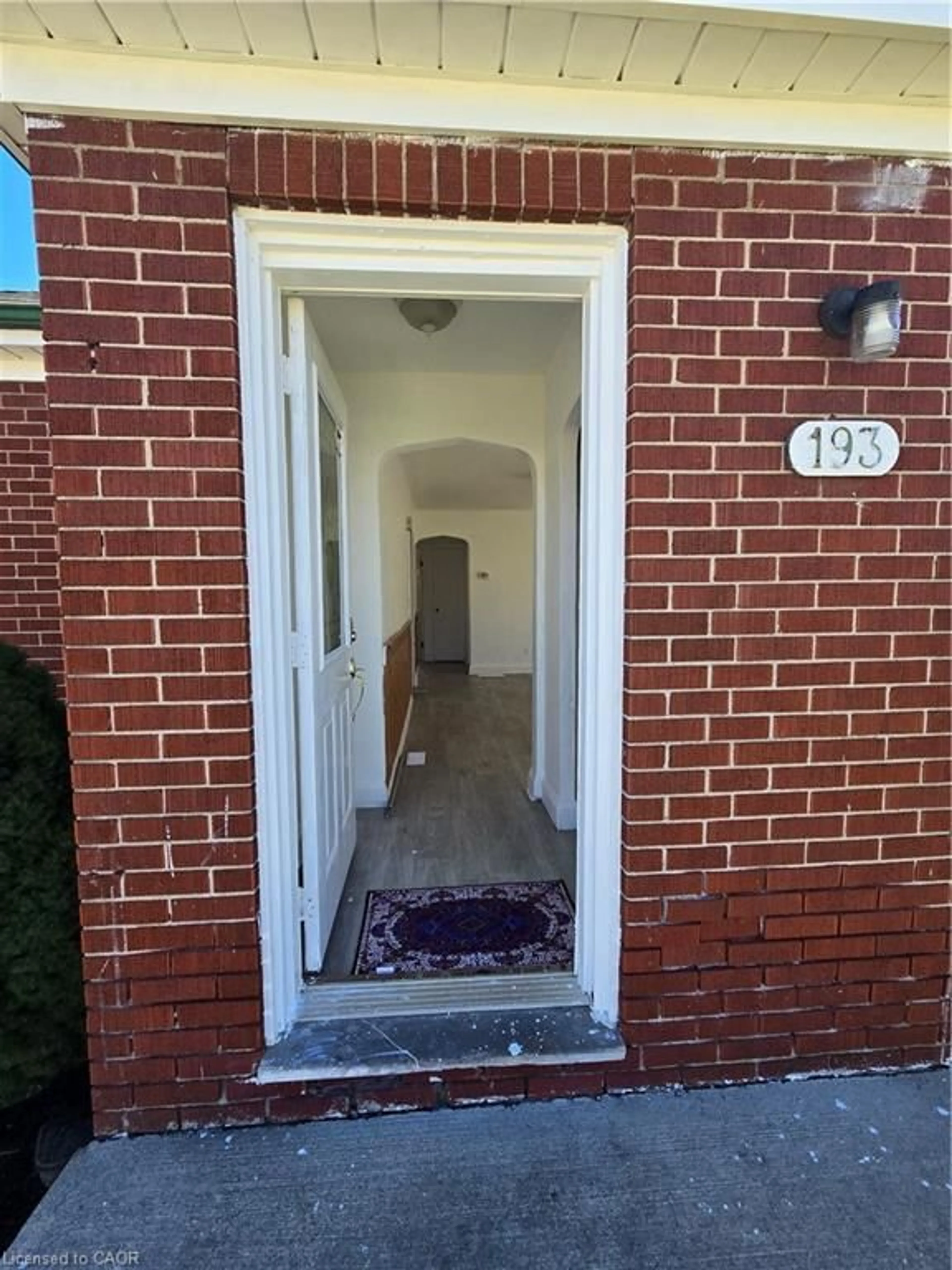Indoor entryway for 193 Ottawa St, Kitchener Ontario N2G 3T3