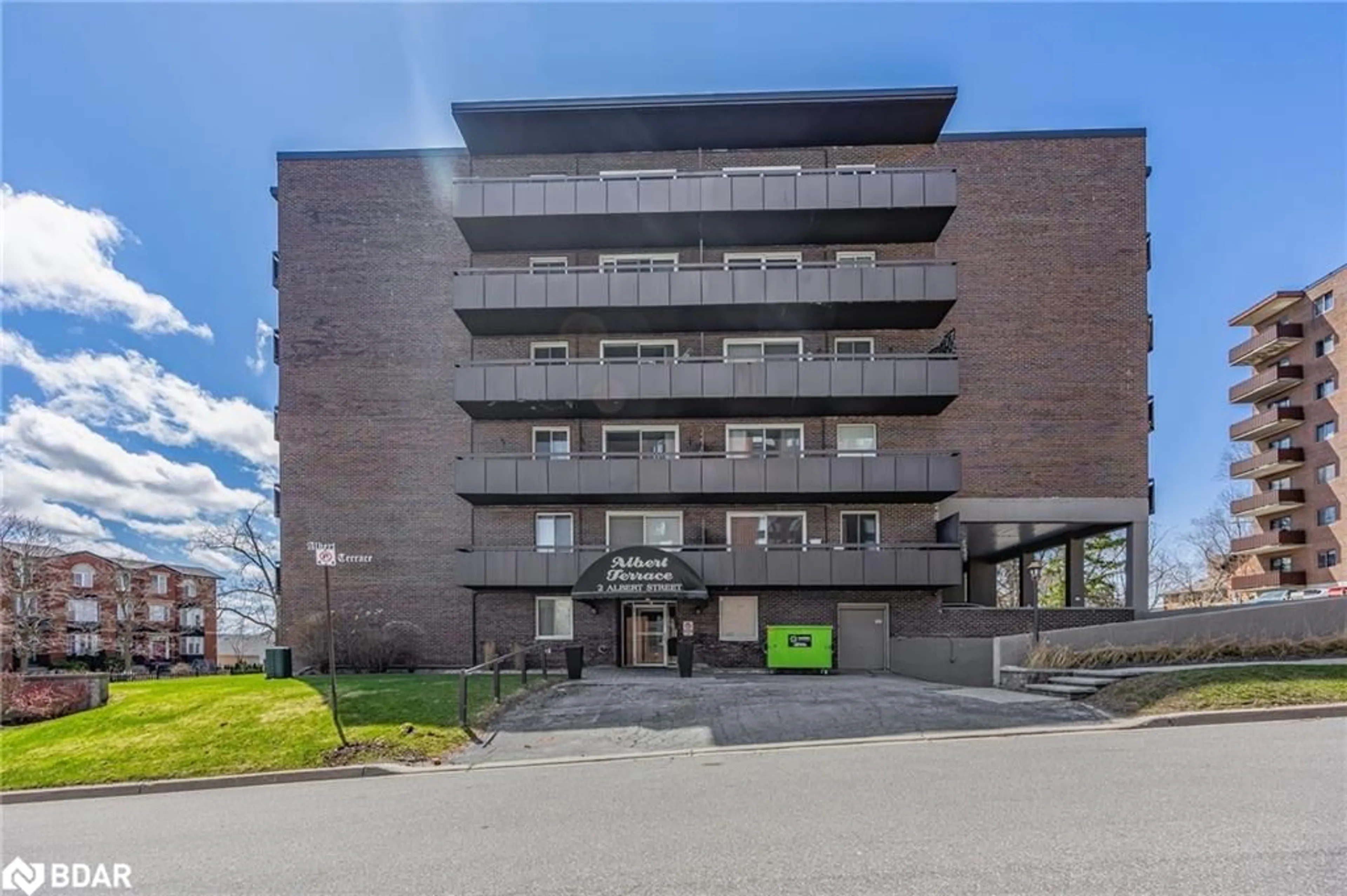 Indoor foyer for 2 Albert St #32, Barrie Ontario L4M 3S4