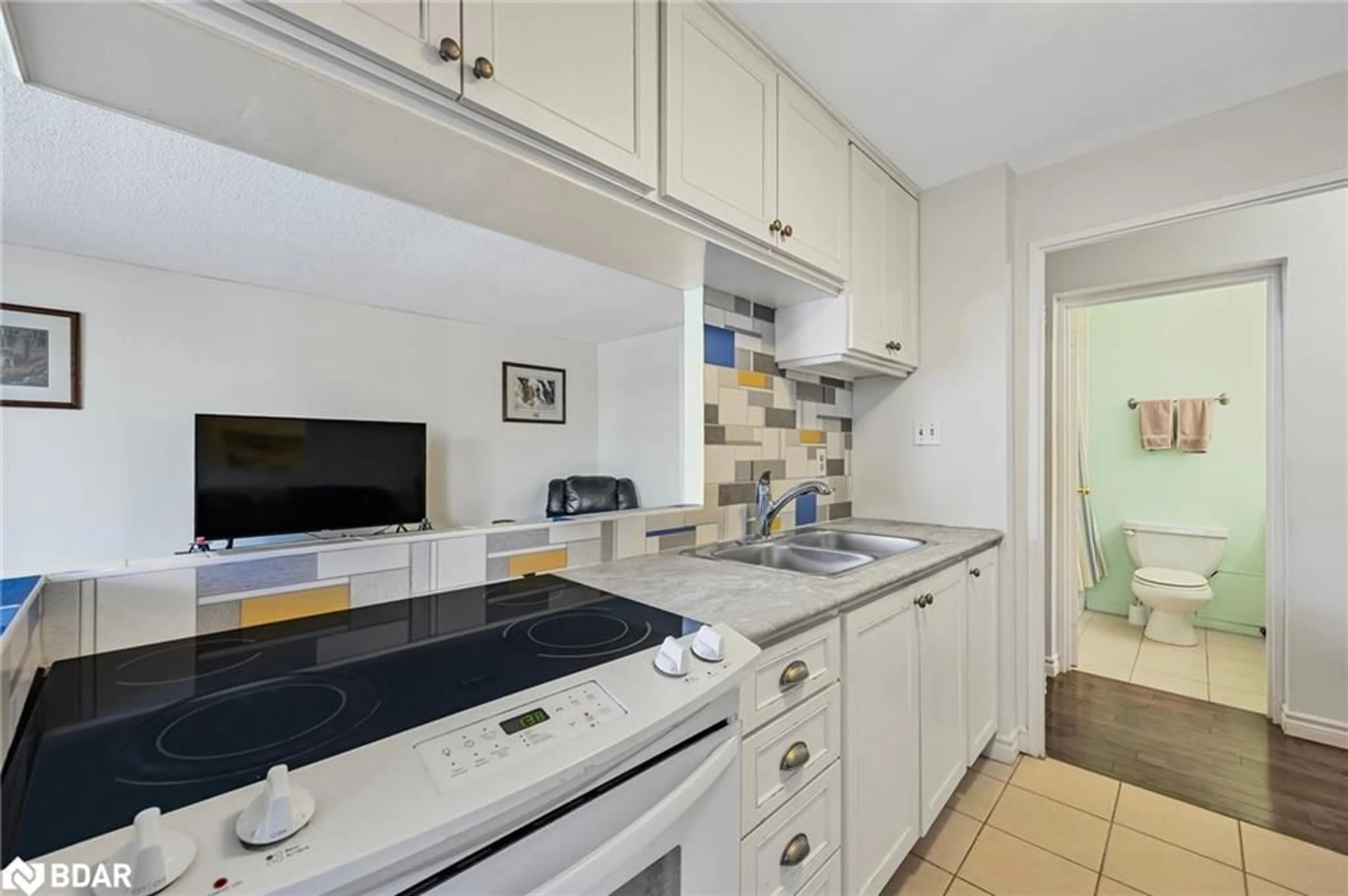 Standard kitchen, ceramic/tile floor for 2 Albert St #32, Barrie Ontario L4M 3S4