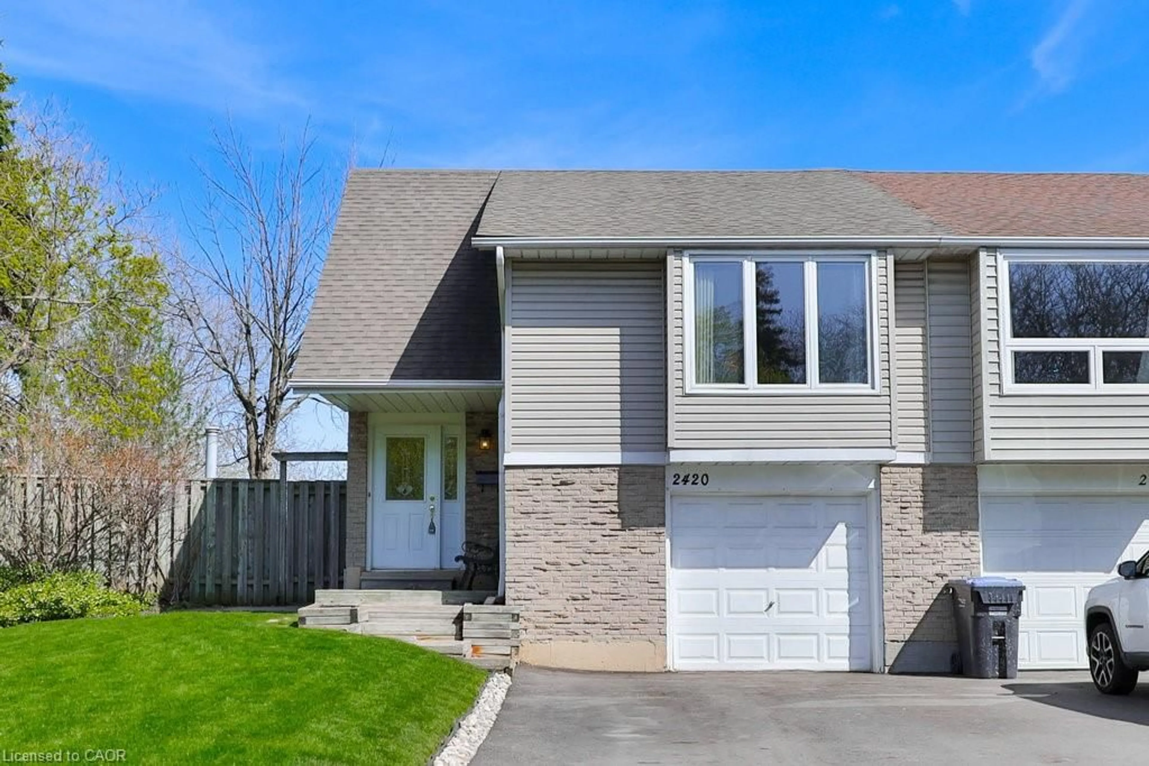Home with vinyl exterior material, street for 2420 Mainroyal St, Mississauga Ontario L5L 1C9