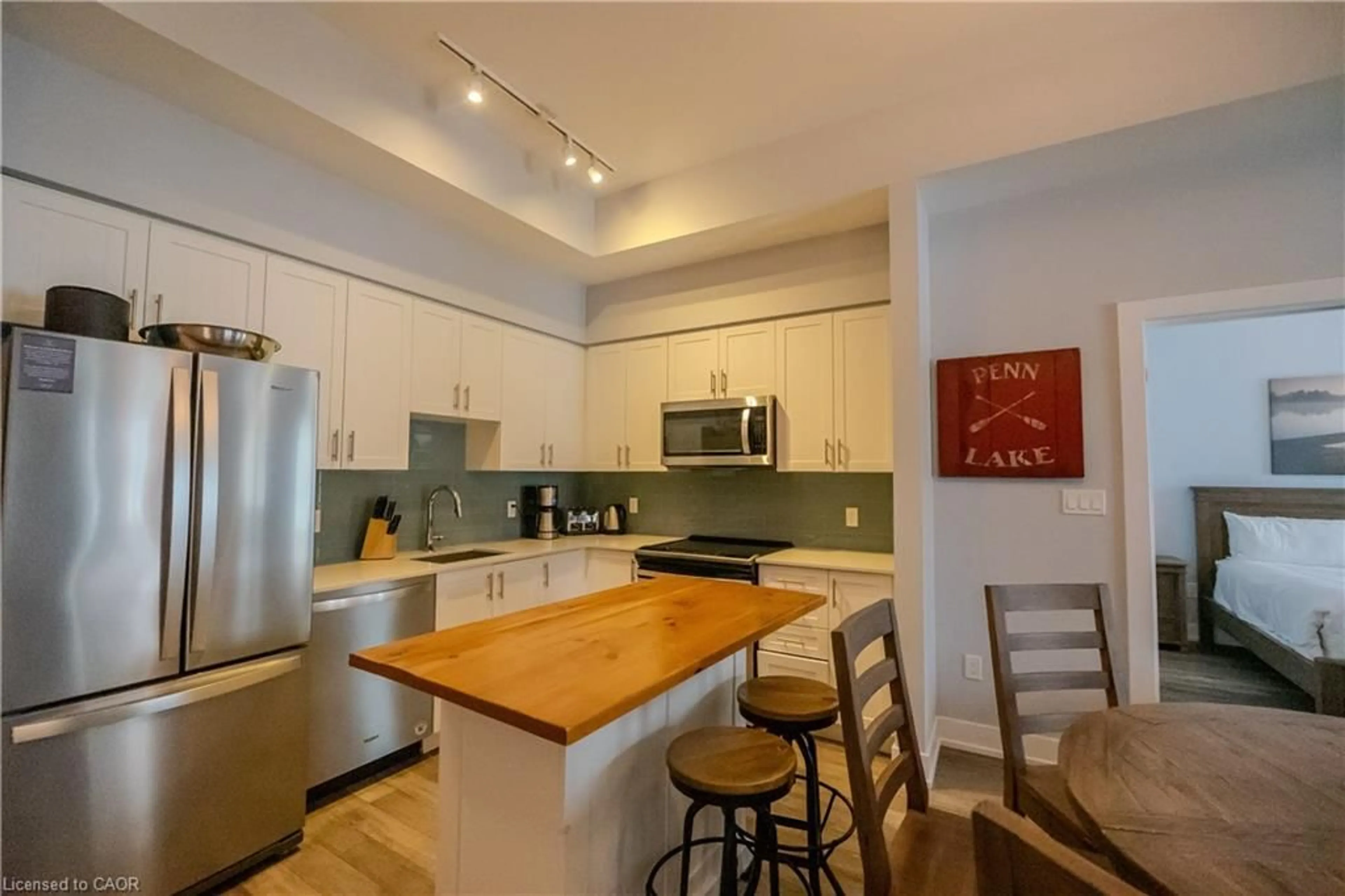 Open concept kitchen, wood/laminate floor for 25 Pen Lake Point Rd #031, Huntsville Ontario P1H 1A9