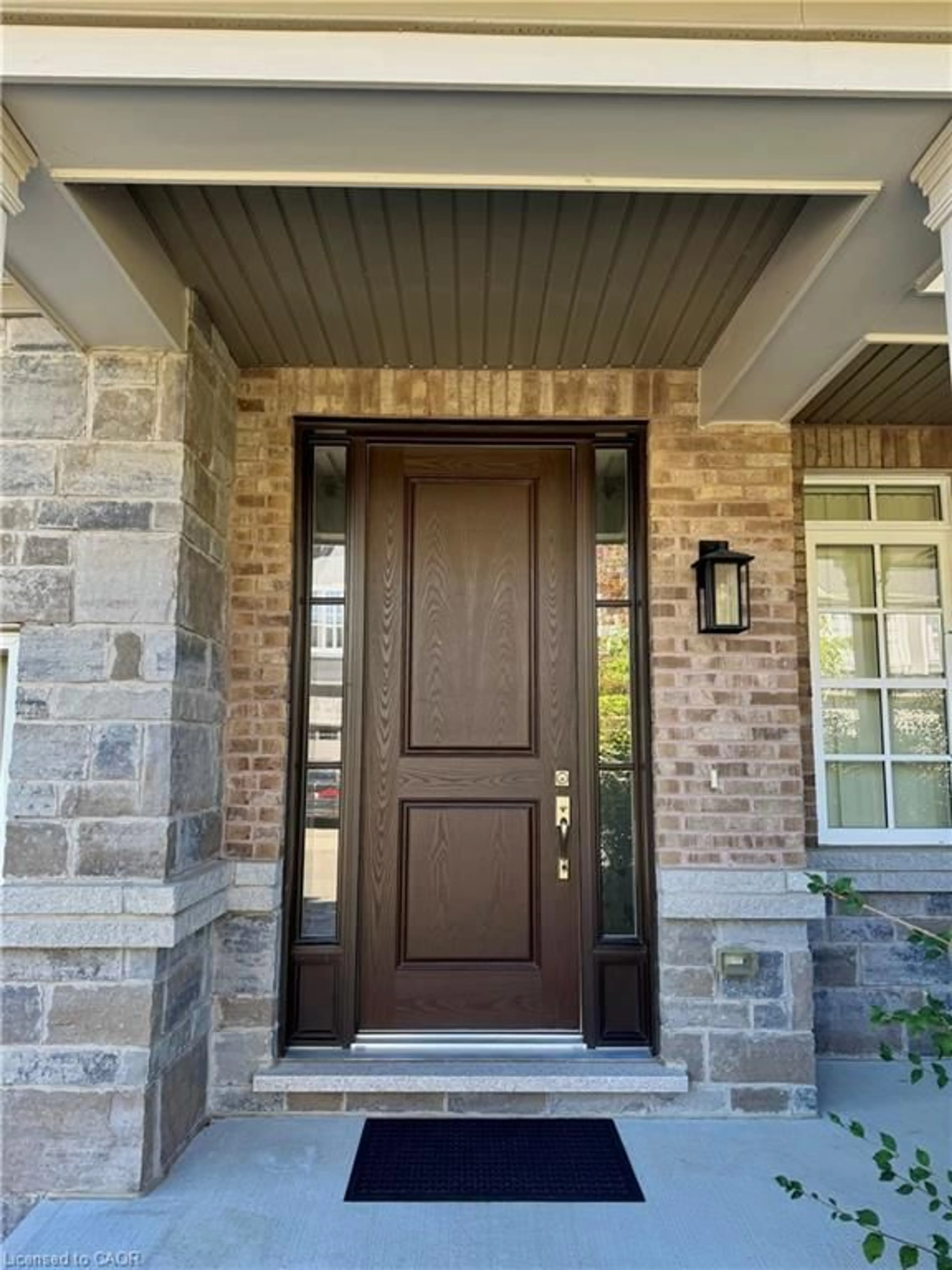 Indoor entryway for 44 Windsor Cir, Niagara-on-the-Lake Ontario L0S 1J0