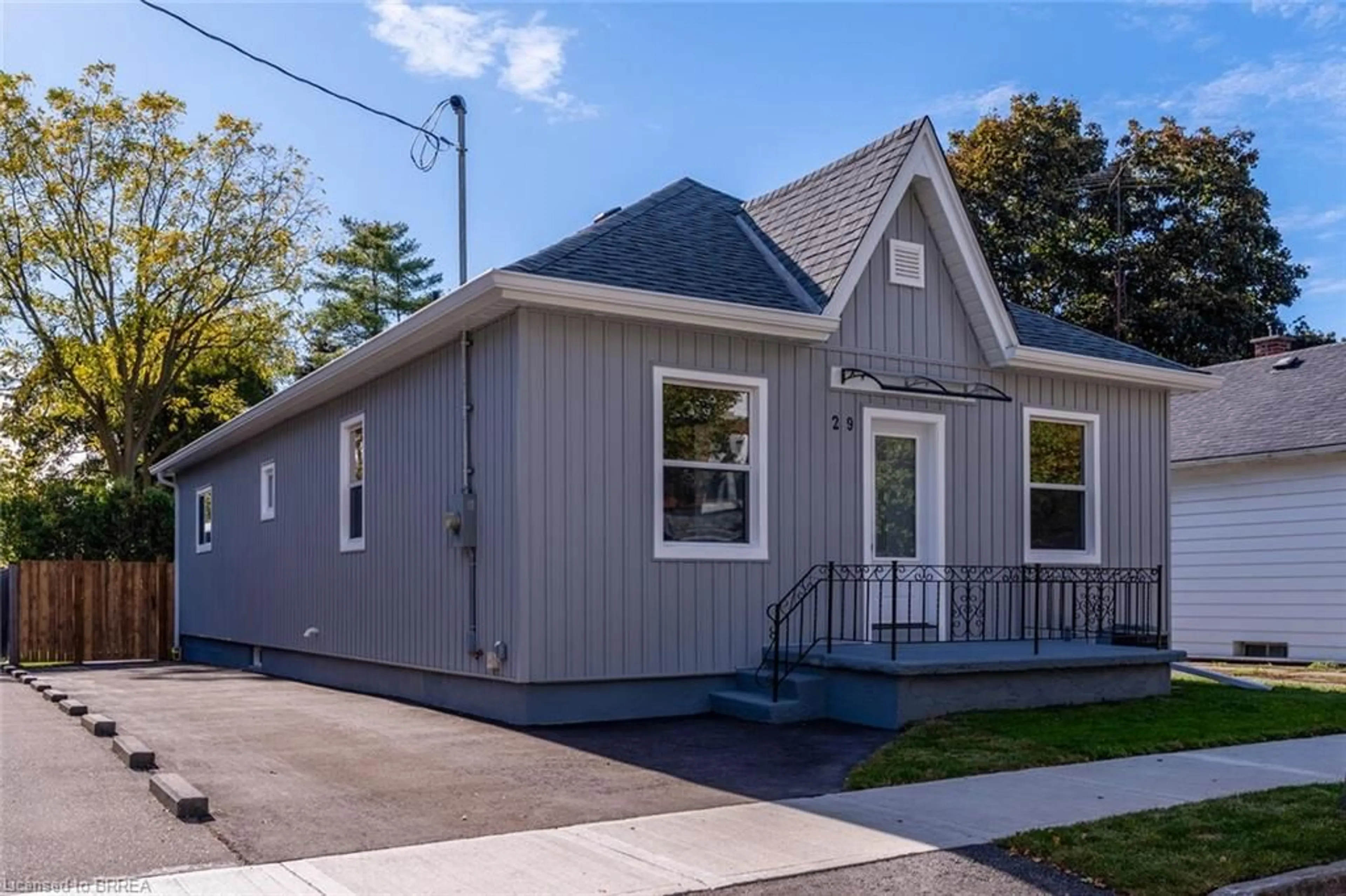 Home with vinyl exterior material, street for 29 Wade Ave, Brantford Ontario N3T 1W9