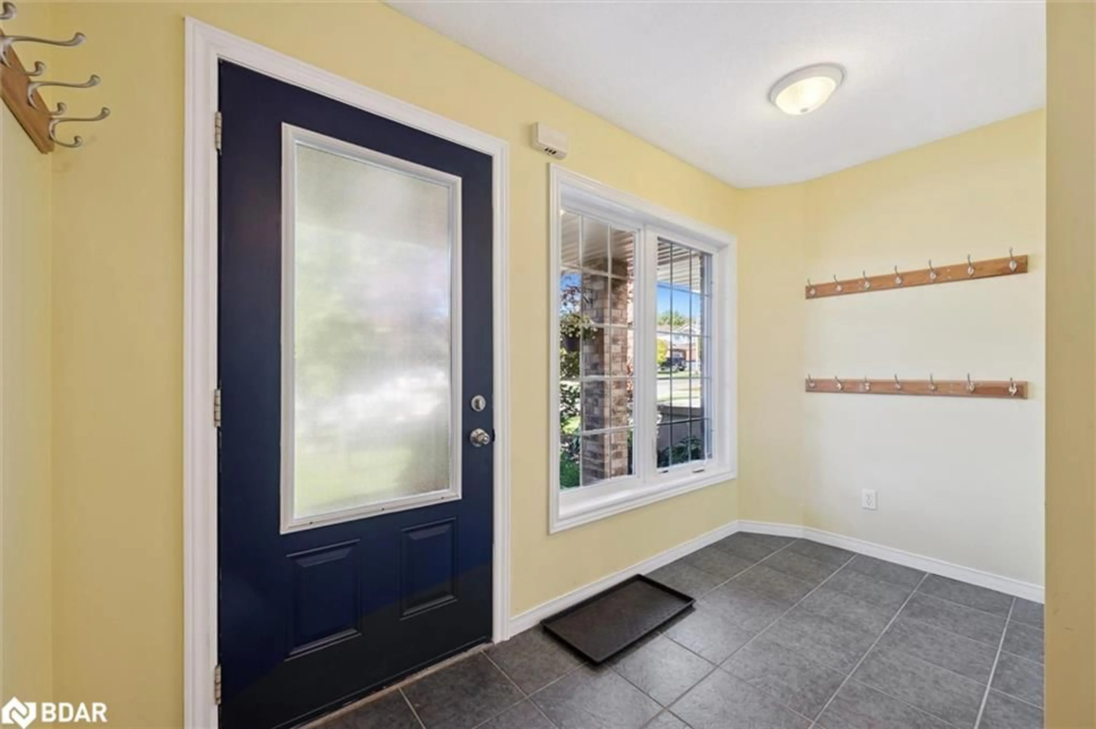 Indoor entryway for 37 Shackleton Dr, Guelph Ontario N1E 7L3