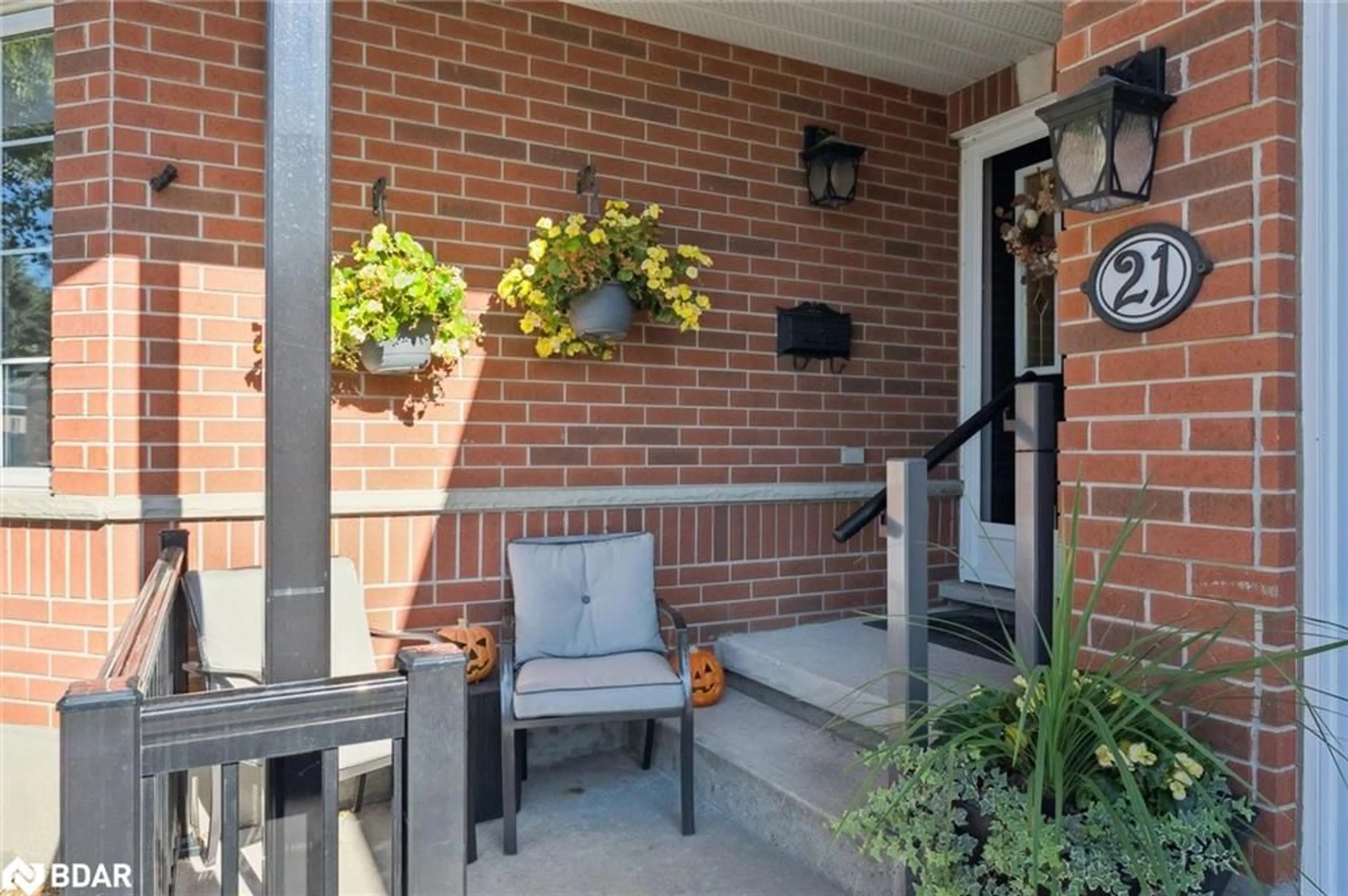 Patio, street for 21 Cherry Blossom Circle, Guelph Ontario N1G 4X7