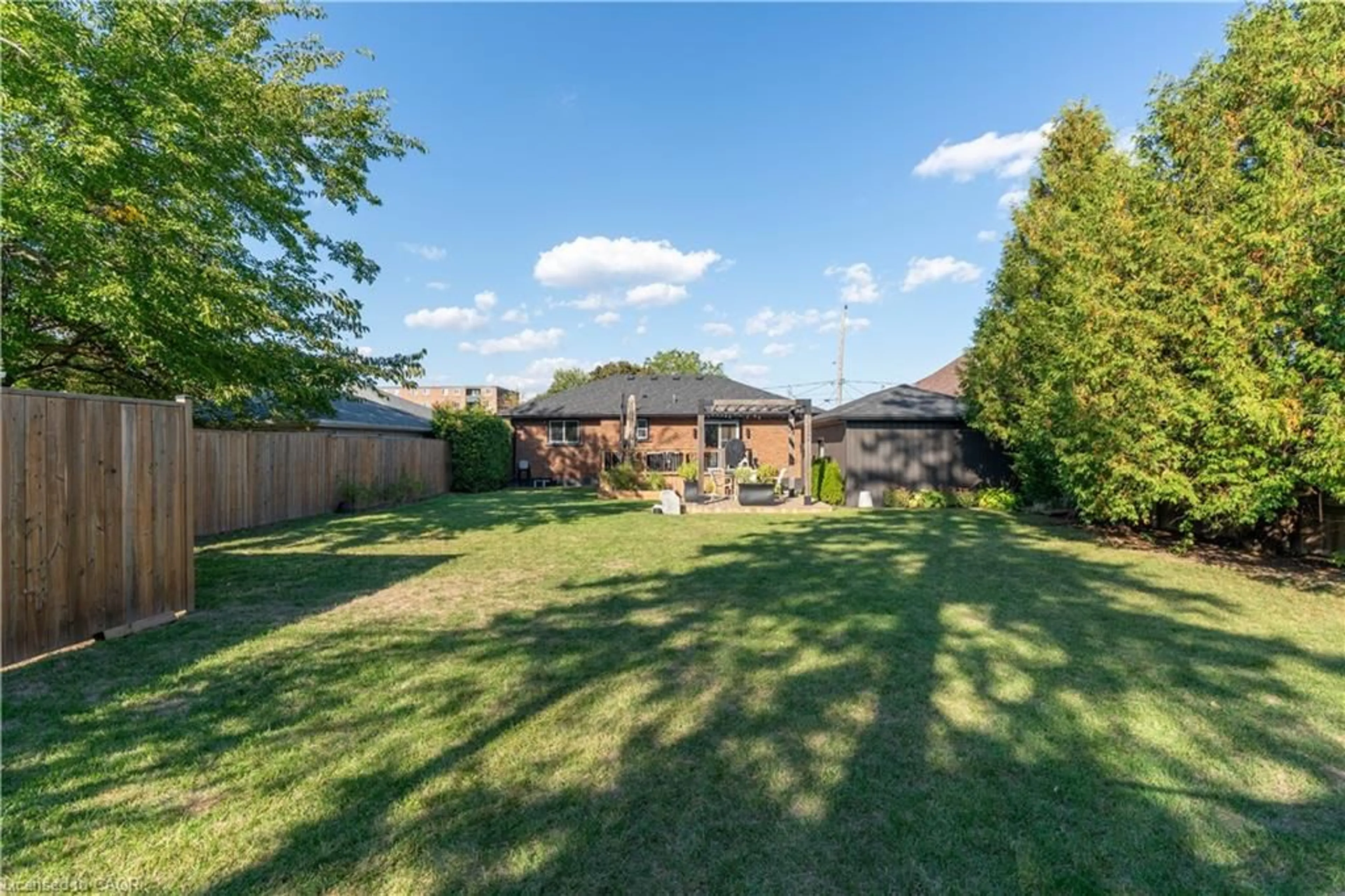 A pic from outside/outdoor area/front of a property/back of a property/a pic from drone, unknown for 19 Russell St, Brantford Ontario N3R 1Y8