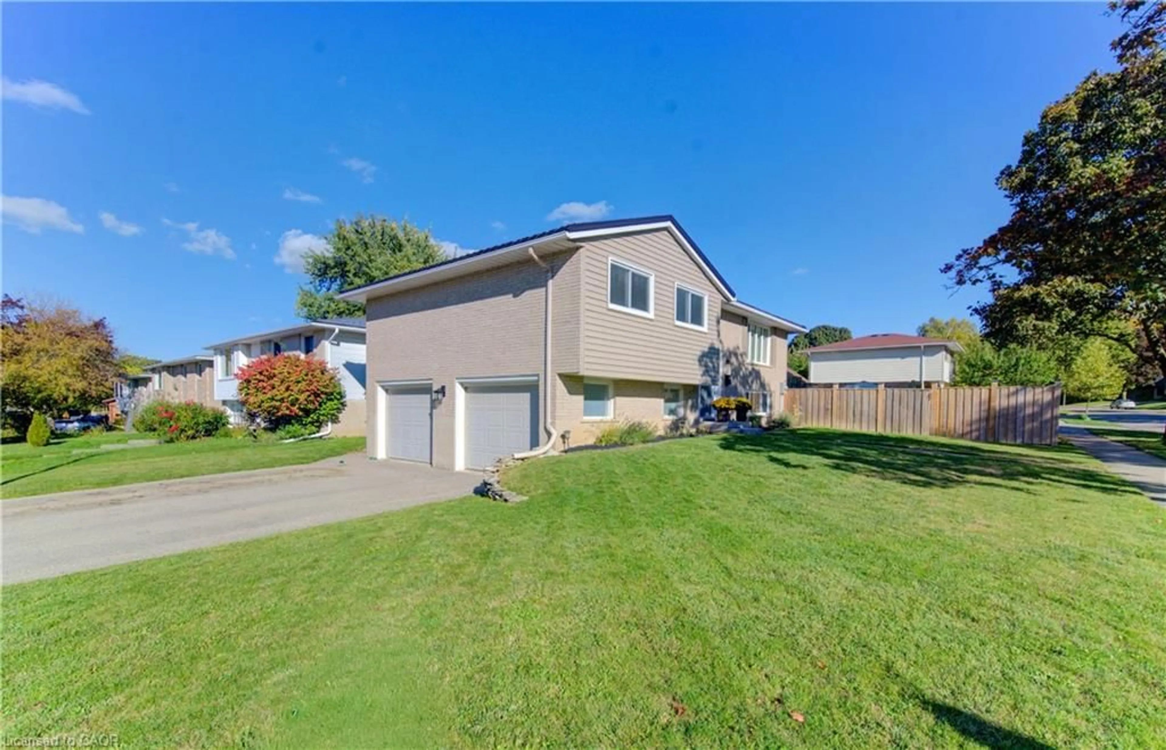 Home with vinyl exterior material, street for 292 Parkmount Dr, Waterloo Ontario N2L 5S2