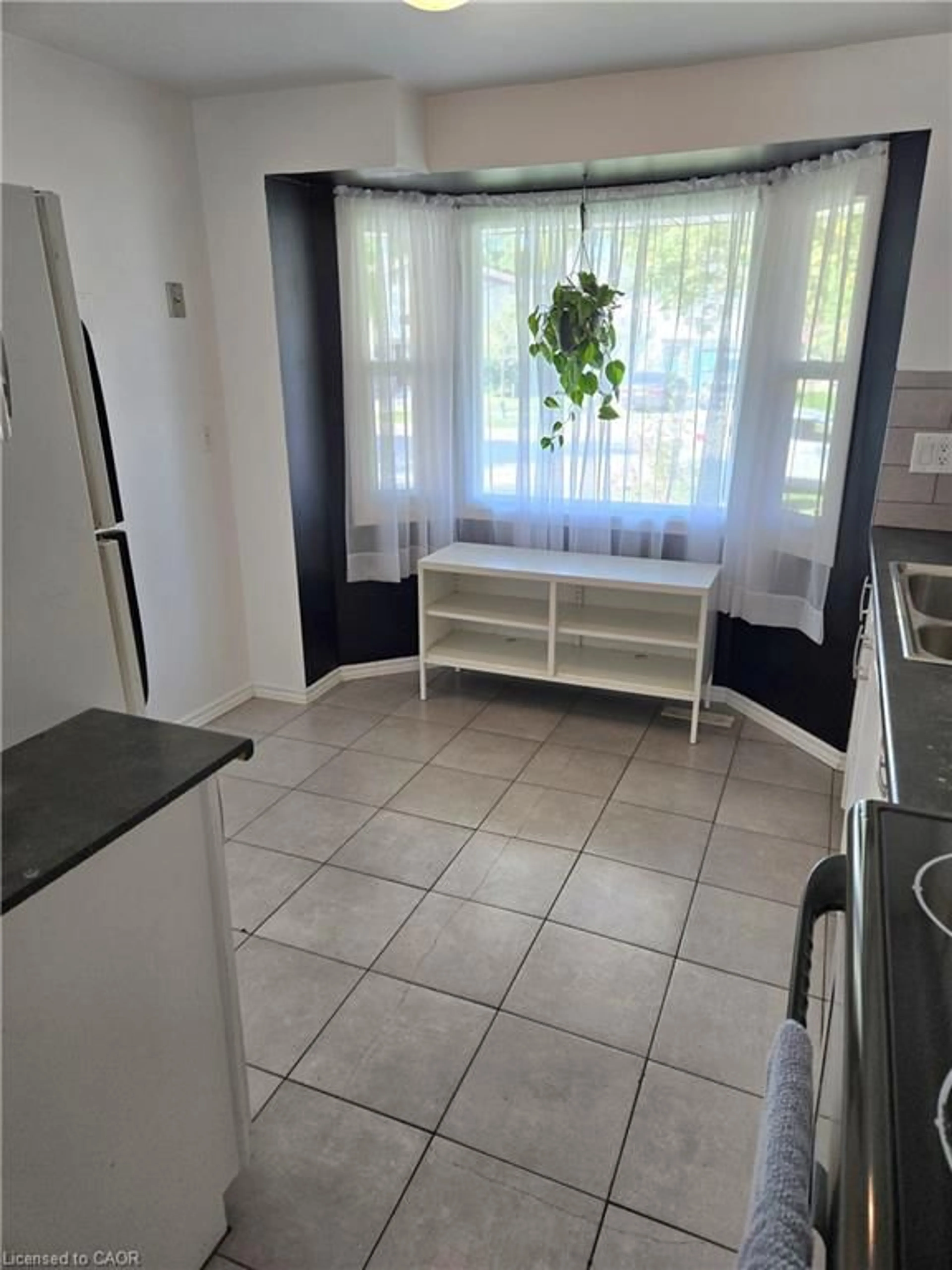 Standard kitchen, ceramic/tile floor for 268 The Country Way, Kitchener Ontario N2E 2P9