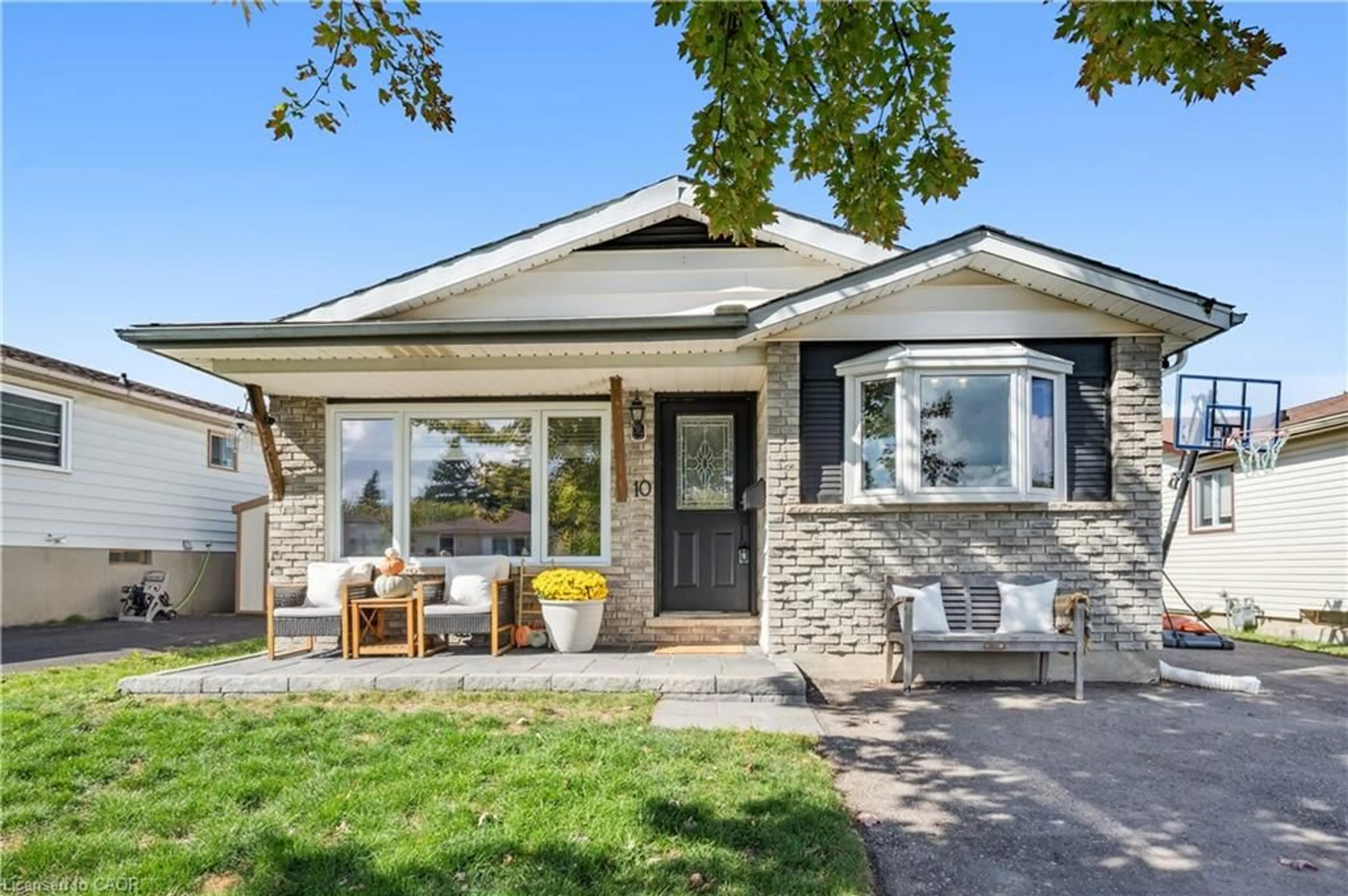 Home with brick exterior material, street for 10 Broken Oak Cres, Kitchener Ontario N2N 1N7