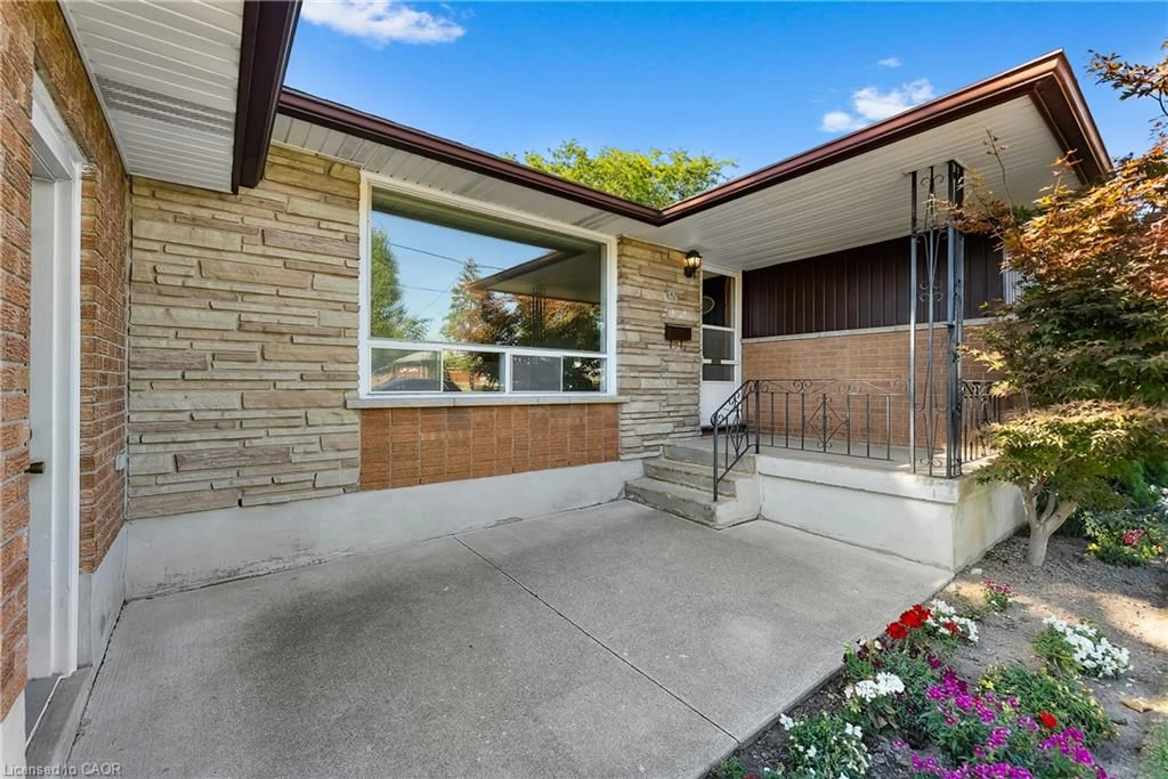 Home with brick exterior material, street for 10 Harcove St, St. Catharines Ontario L2N 1W8