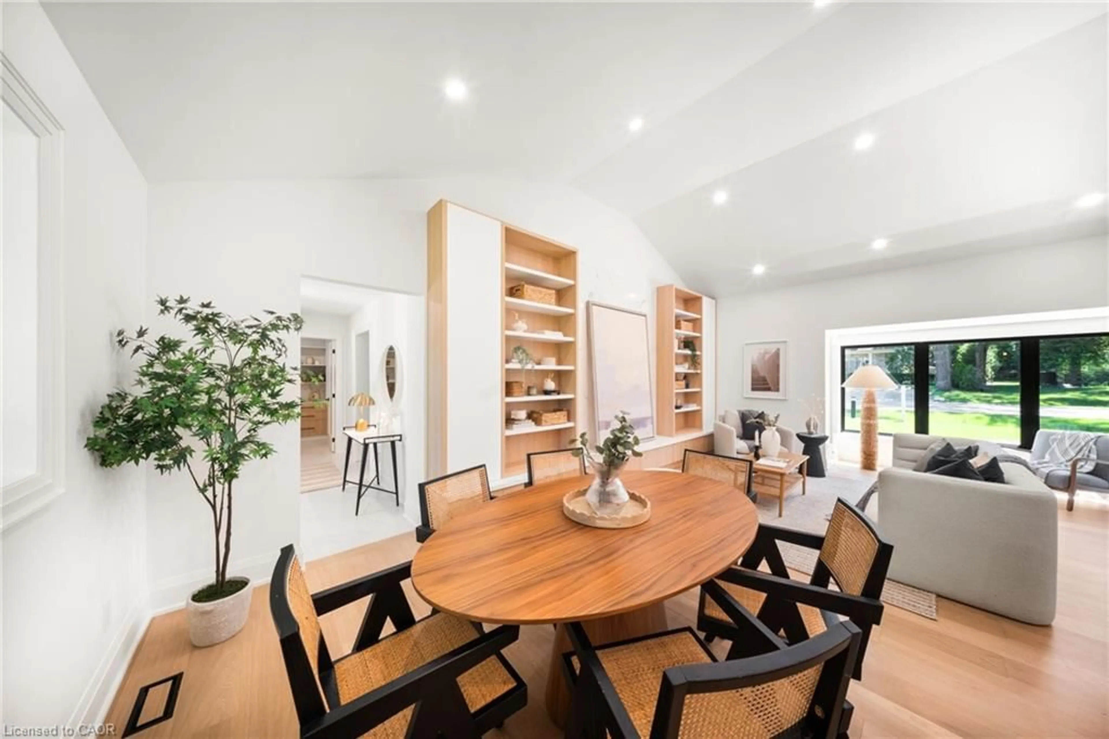 Dining room, wood/laminate floor for 201 Trelawn Ave, Oakville Ontario L6J 4R3