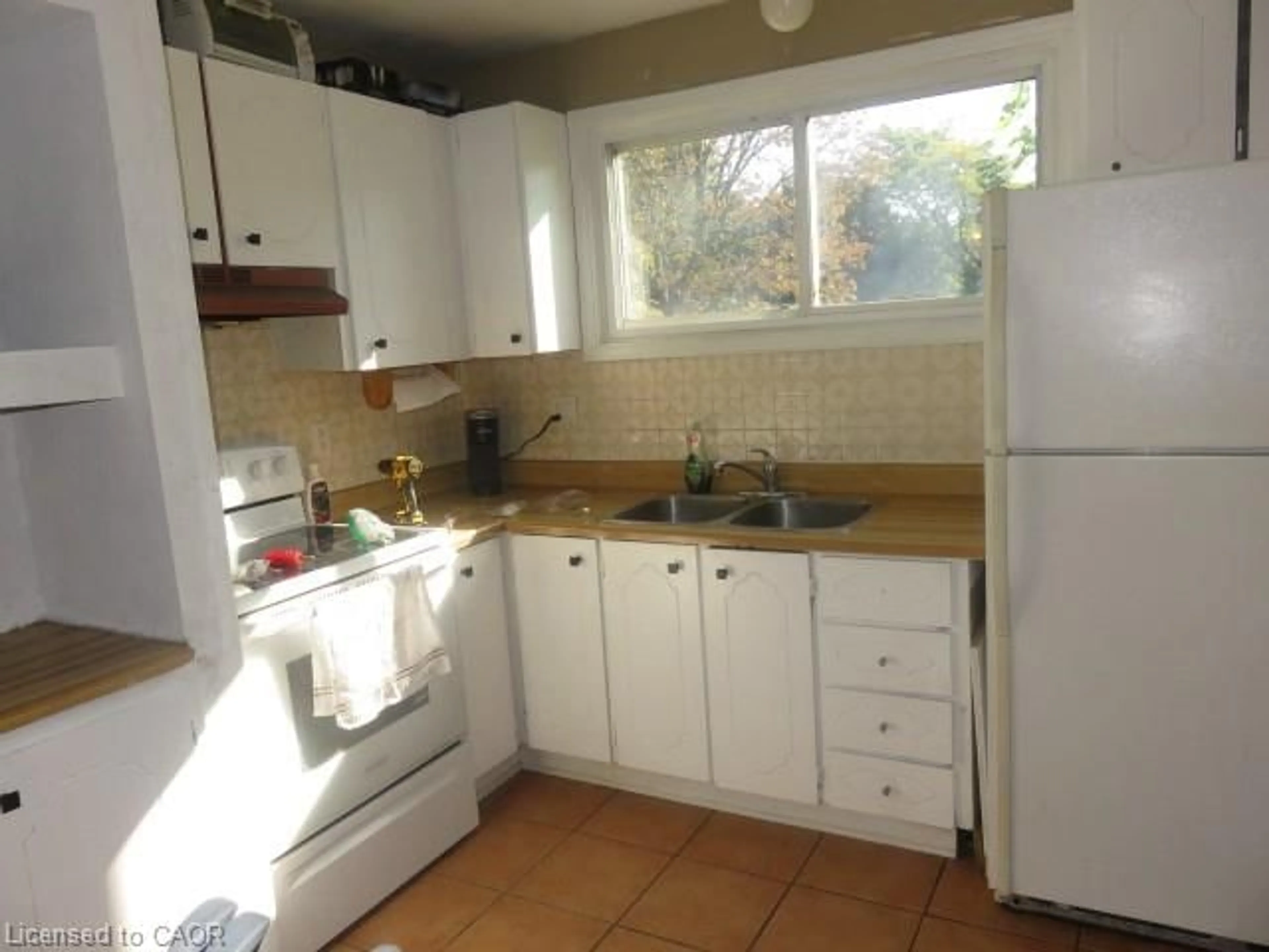 Standard kitchen, unknown for 1564 Garth St #30A, Hamilton Ontario L9B 1T3