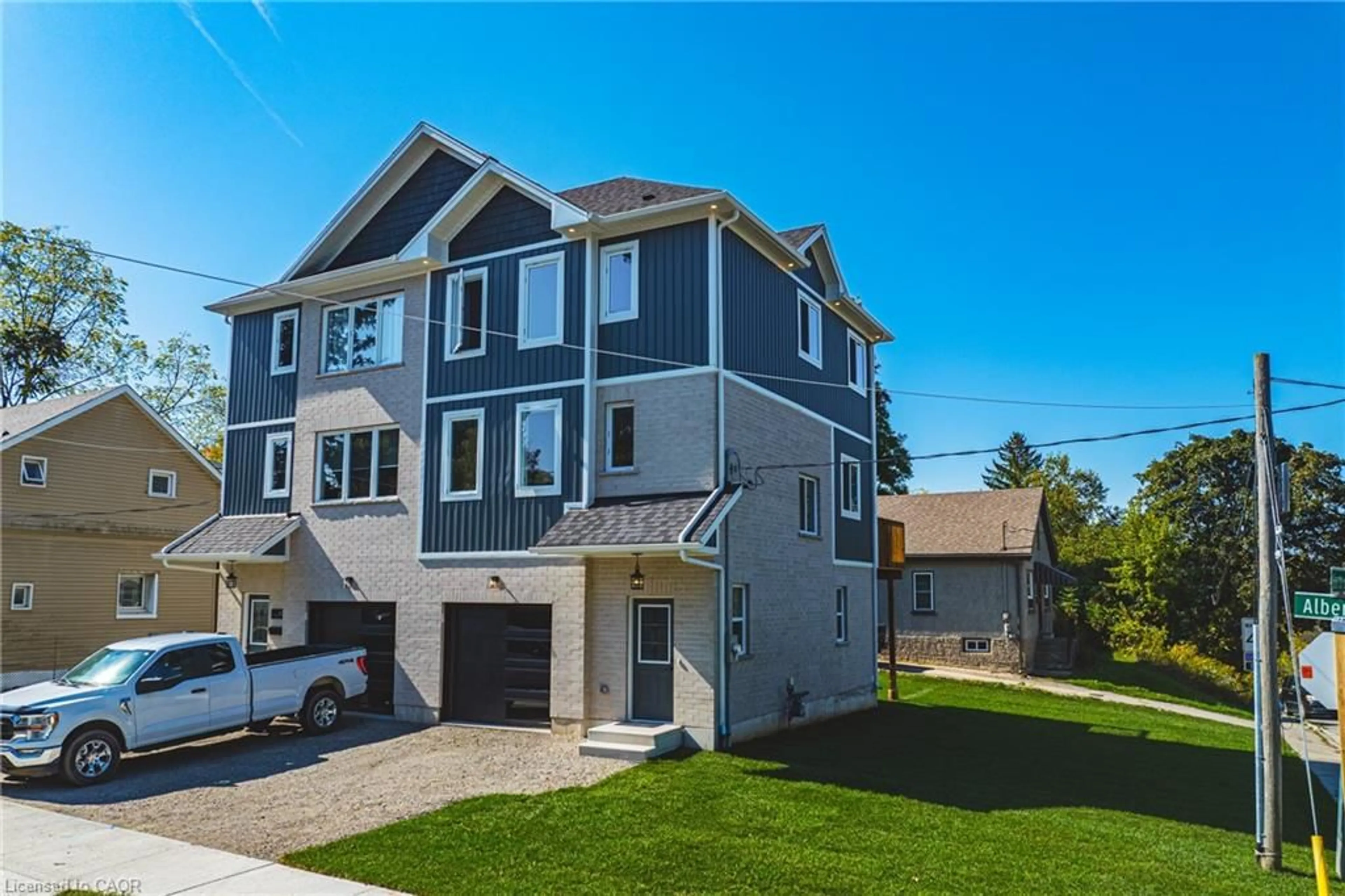 Home with vinyl exterior material, street for 38 Albert St, Cambridge Ontario N1R 3M8