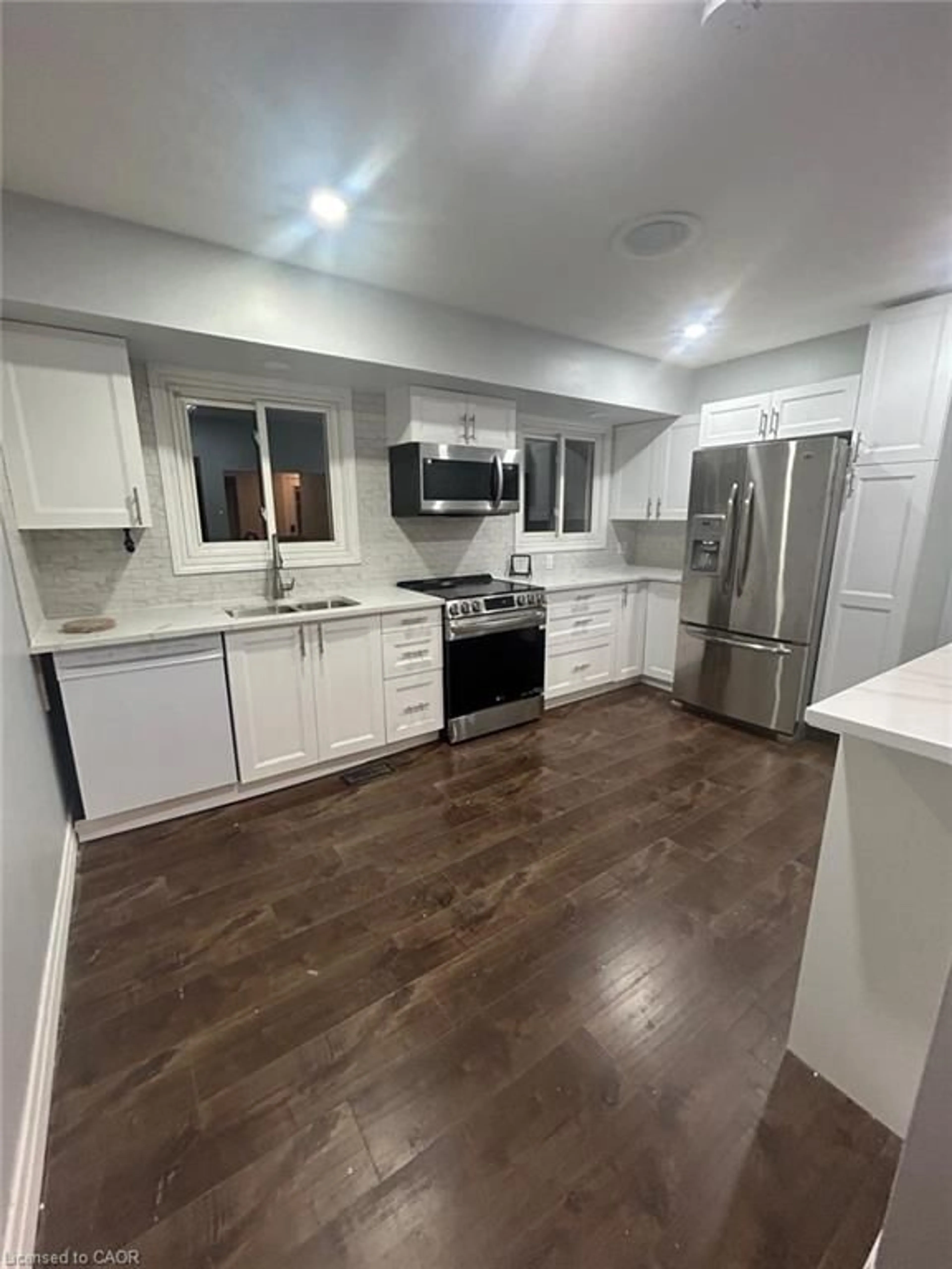 Open concept kitchen, unknown for 100 Lauris Ave, Cambridge Ontario N1R 5L4