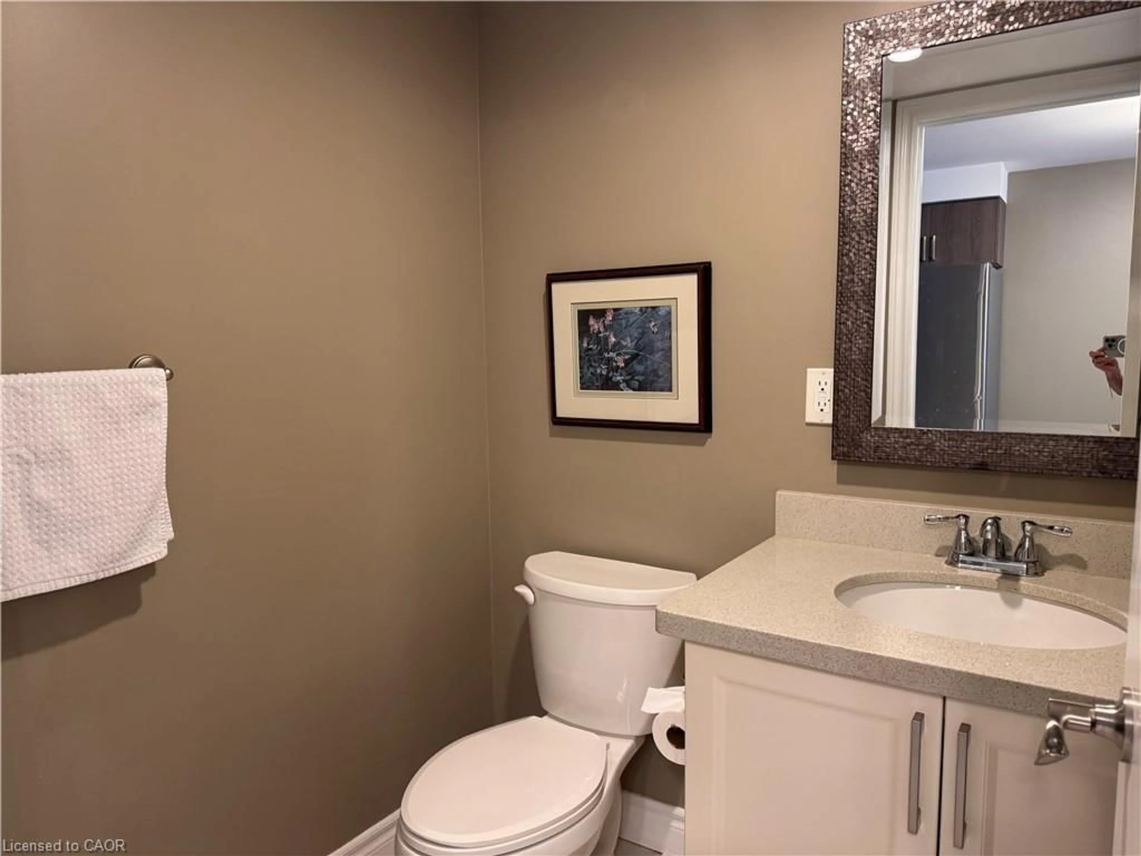Standard bathroom, ceramic/tile floor for 122 Courtland Ave #4, Kitchener Ontario N2G 0B8