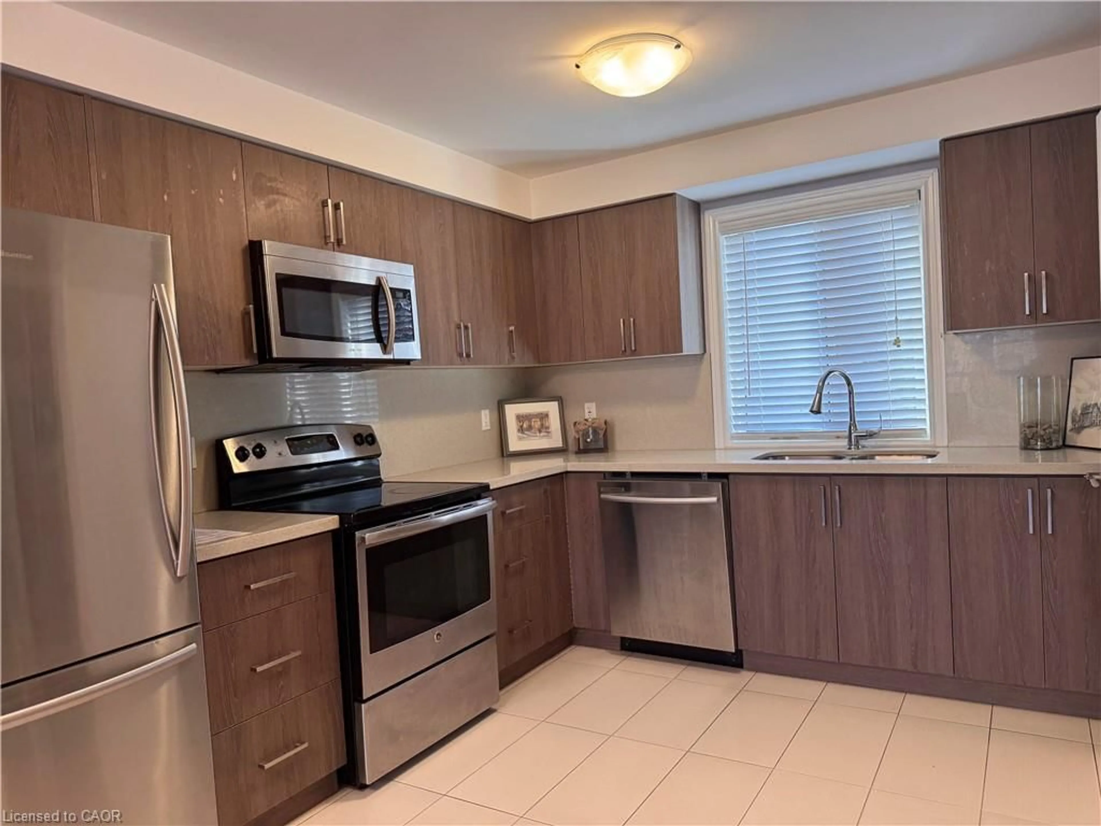 Standard kitchen, unknown for 122 Courtland Ave #4, Kitchener Ontario N2G 0B8
