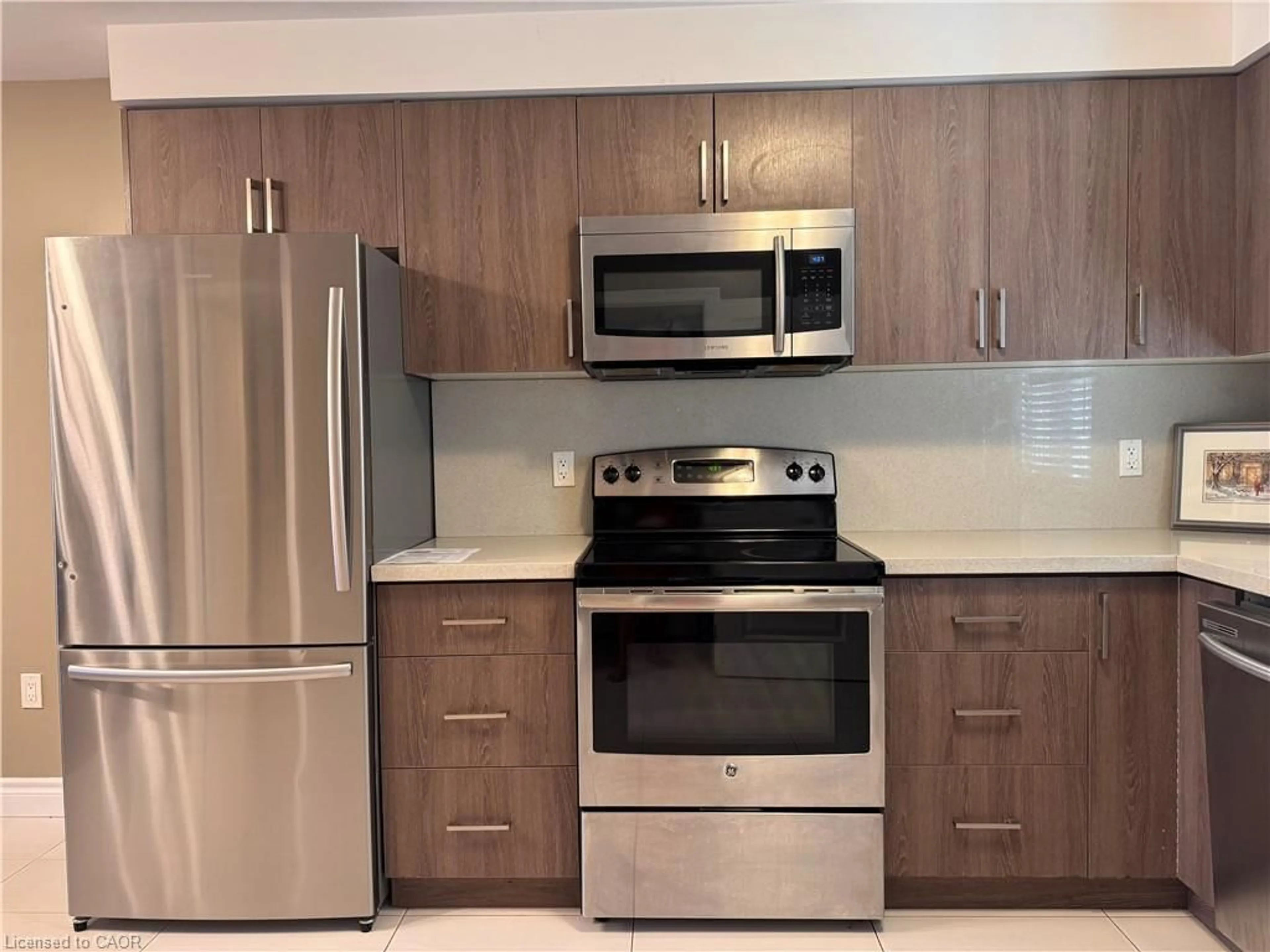 Standard kitchen, unknown for 122 Courtland Ave #4, Kitchener Ontario N2G 0B8