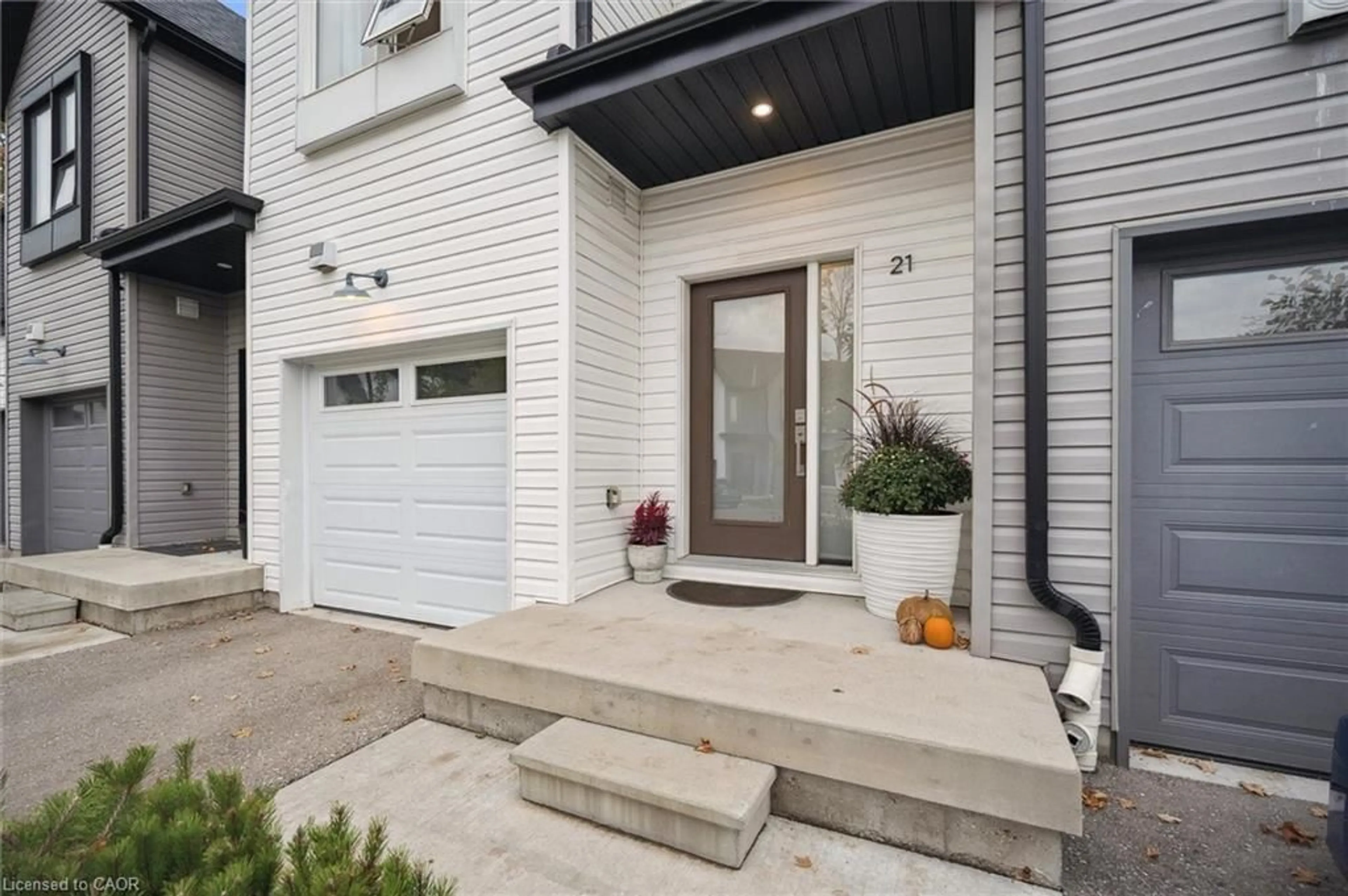 Home with brick exterior material, street for 110 Fergus Ave Ave #21, Kitchener Ontario N2K 0K9